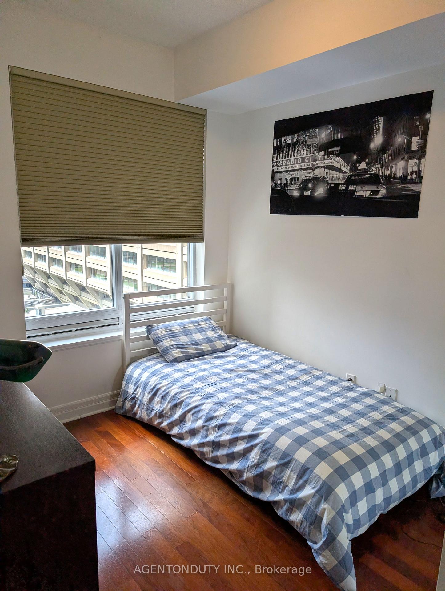 Photo 6 of Unit 1009, 35 Balmuto Street, Toronto, Bay Street Corridor — HOMEH