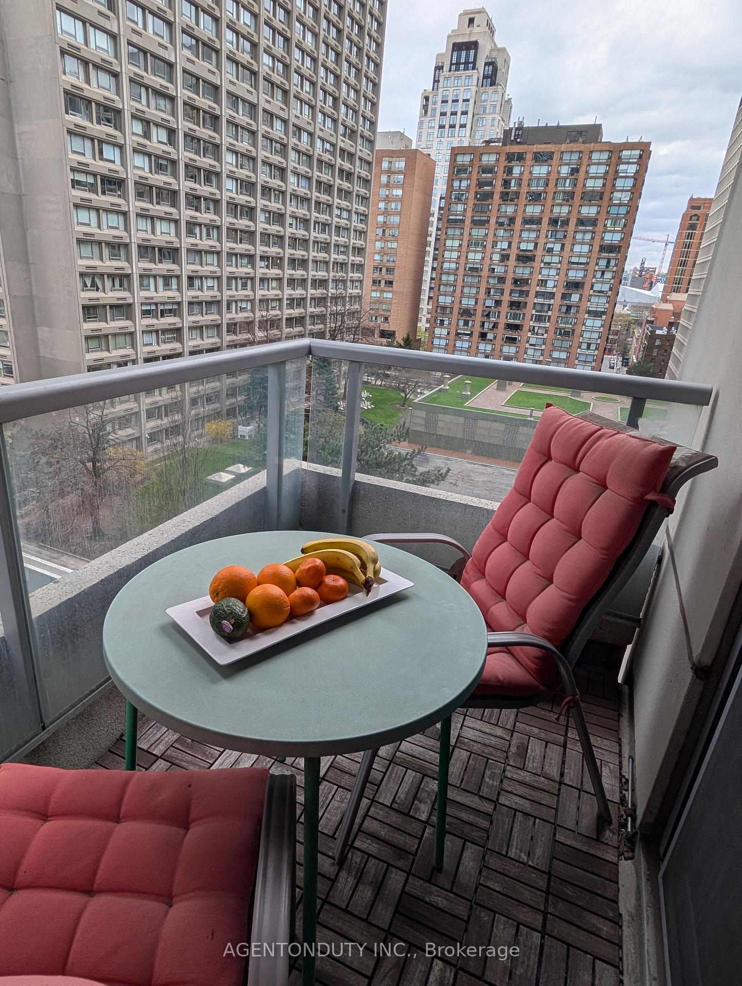 Photo 7 of Unit 1009, 35 Balmuto Street, Toronto, Bay Street Corridor — HOMEH