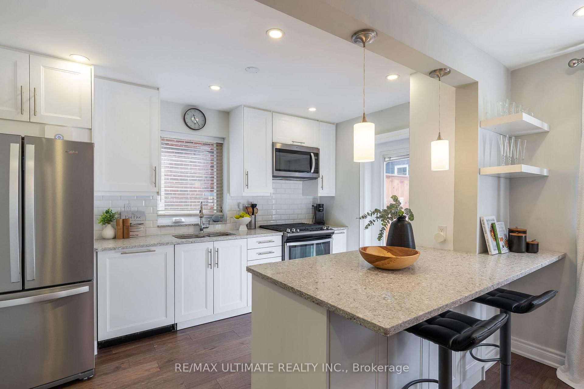 Photo 10 of 3 Thursfield Crescent, Toronto, Leaside — HOMEH