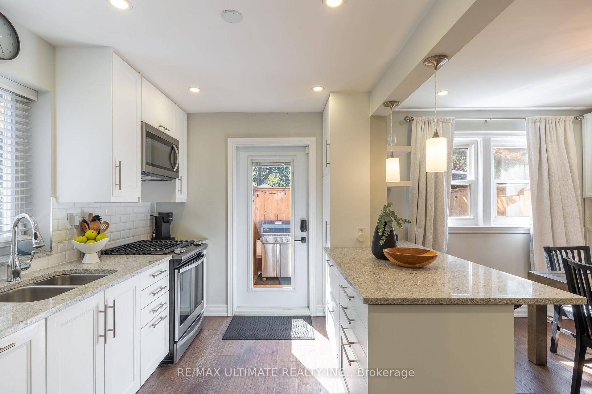 Photo 11 of 3 Thursfield Crescent, Toronto, Leaside — HOMEH