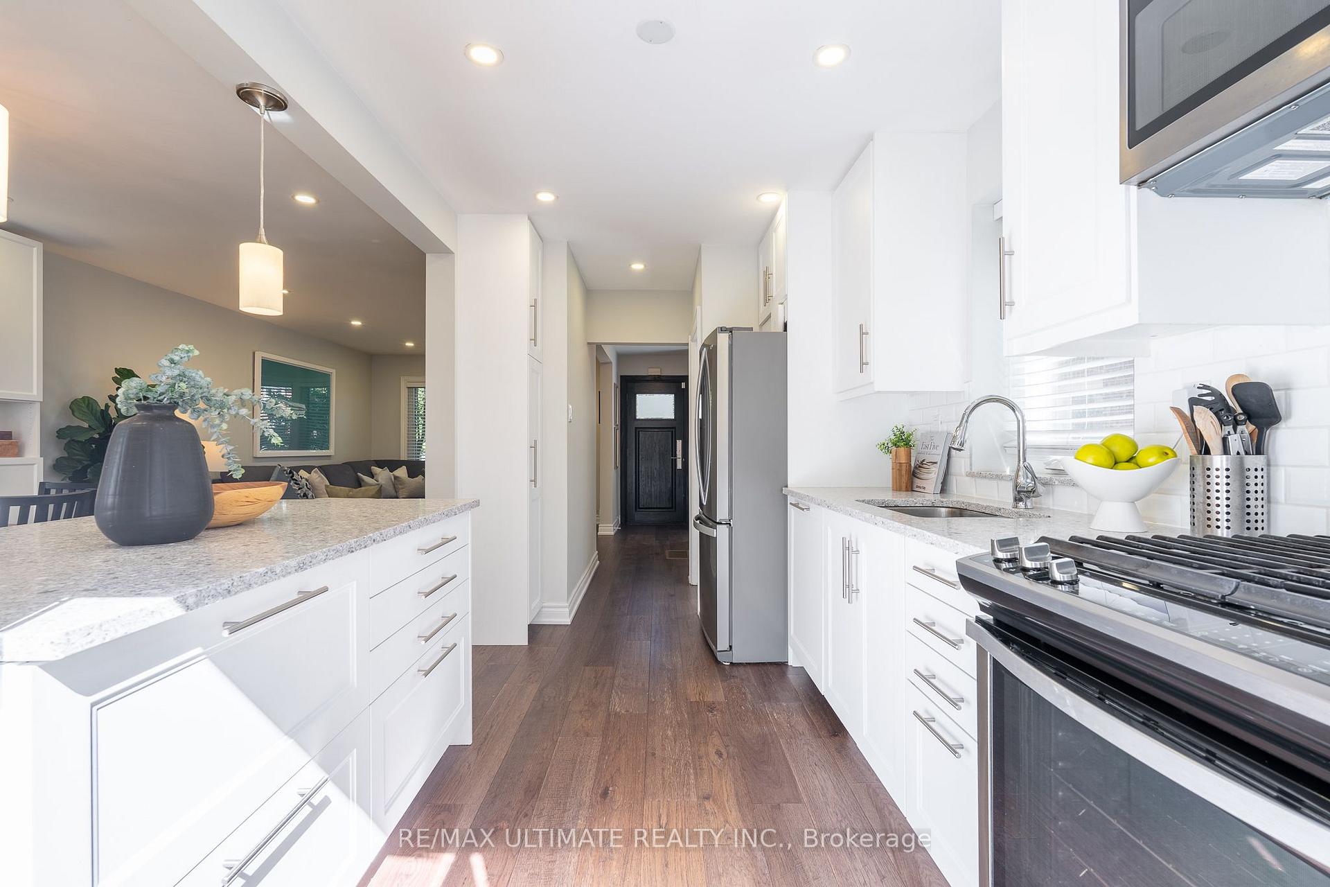 Photo 12 of 3 Thursfield Crescent, Toronto, Leaside — HOMEH