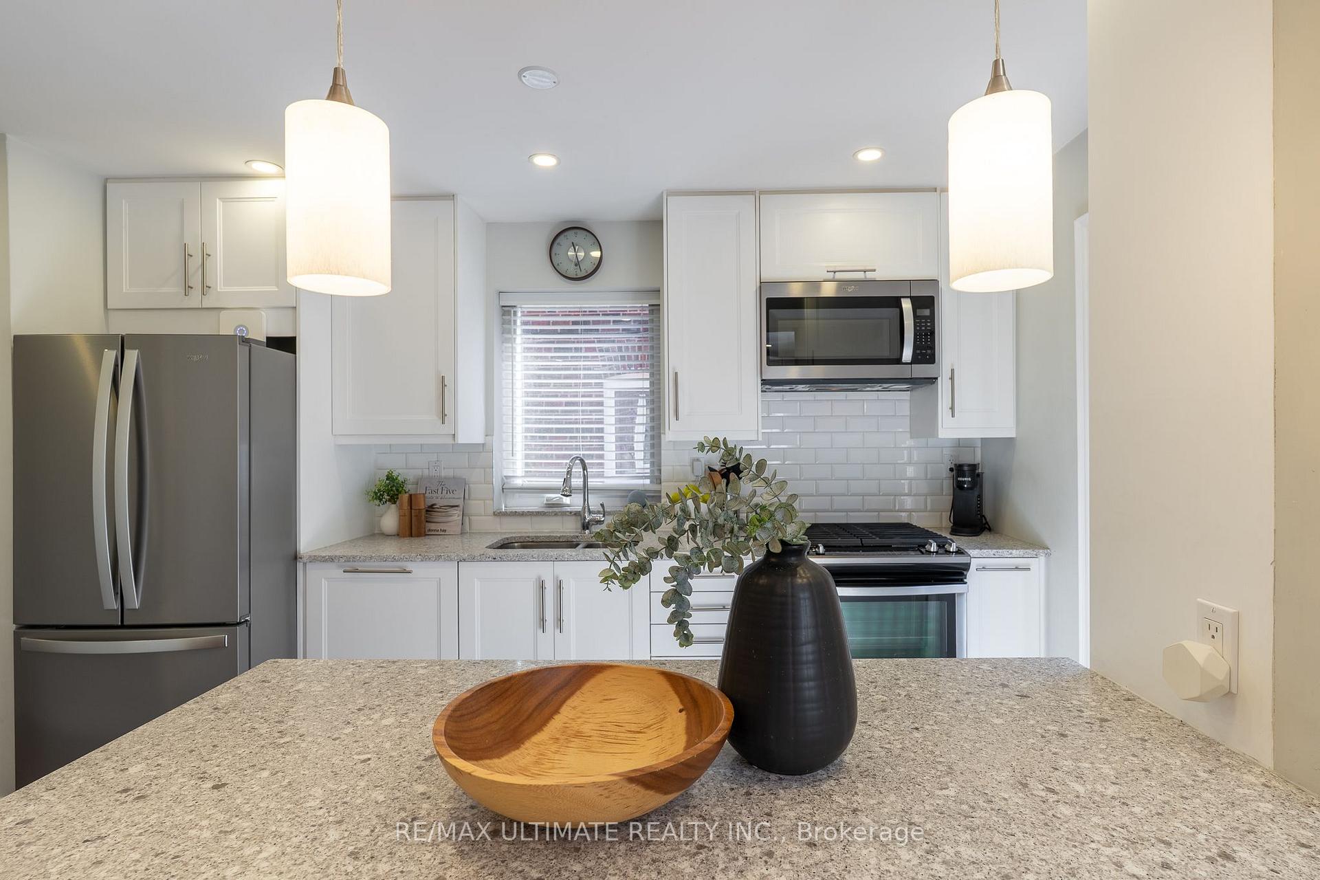 Photo 13 of 3 Thursfield Crescent, Toronto, Leaside — HOMEH