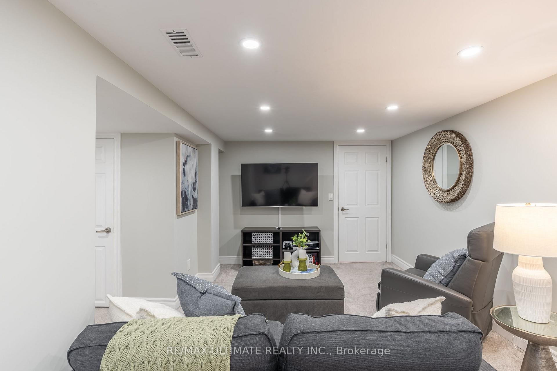 Photo 23 of 3 Thursfield Crescent, Toronto, Leaside — HOMEH