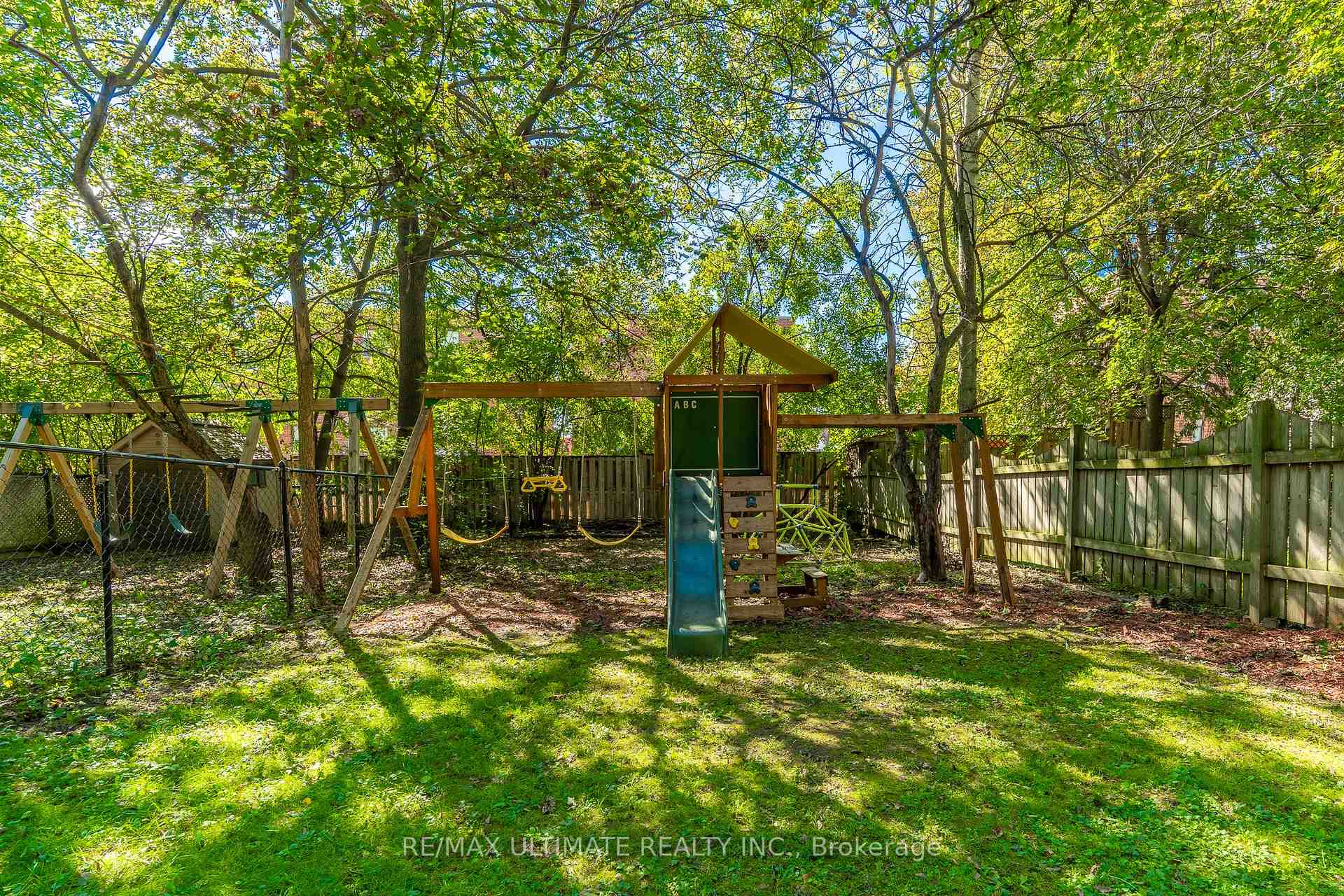 Photo 34 of 3 Thursfield Crescent, Toronto, Leaside — HOMEH