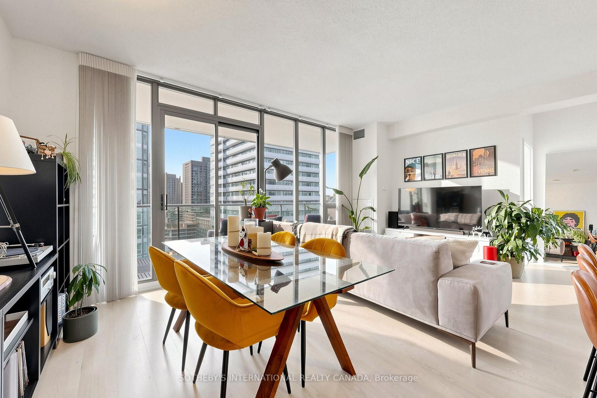 Photo 2 of Unit 1606, 33 Lombard Street, Toronto, Church-Yonge Corridor — HOMEH