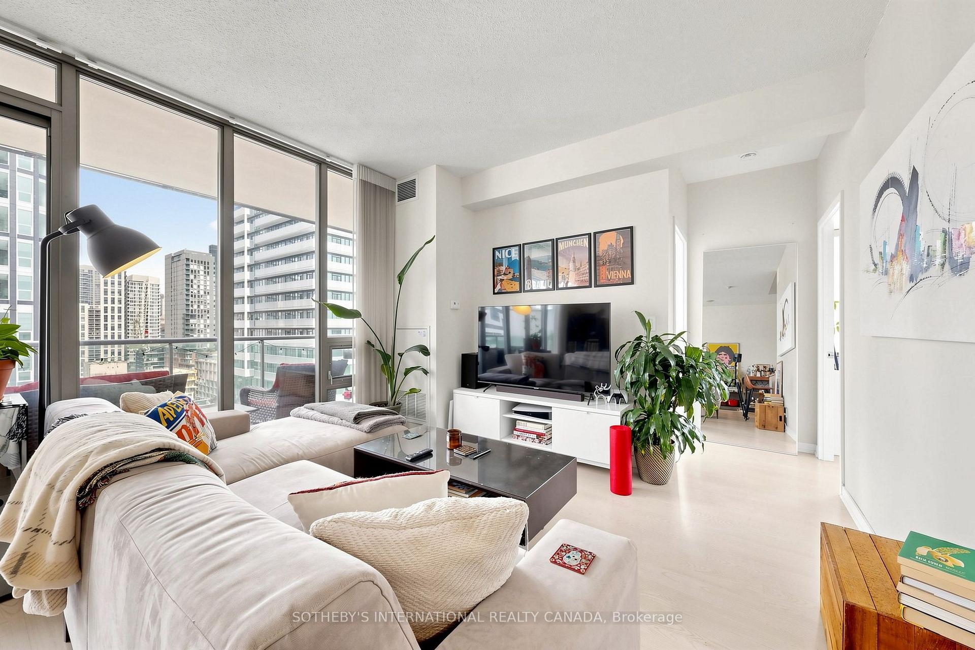 Photo 6 of Unit 1606, 33 Lombard Street, Toronto, Church-Yonge Corridor — HOMEH