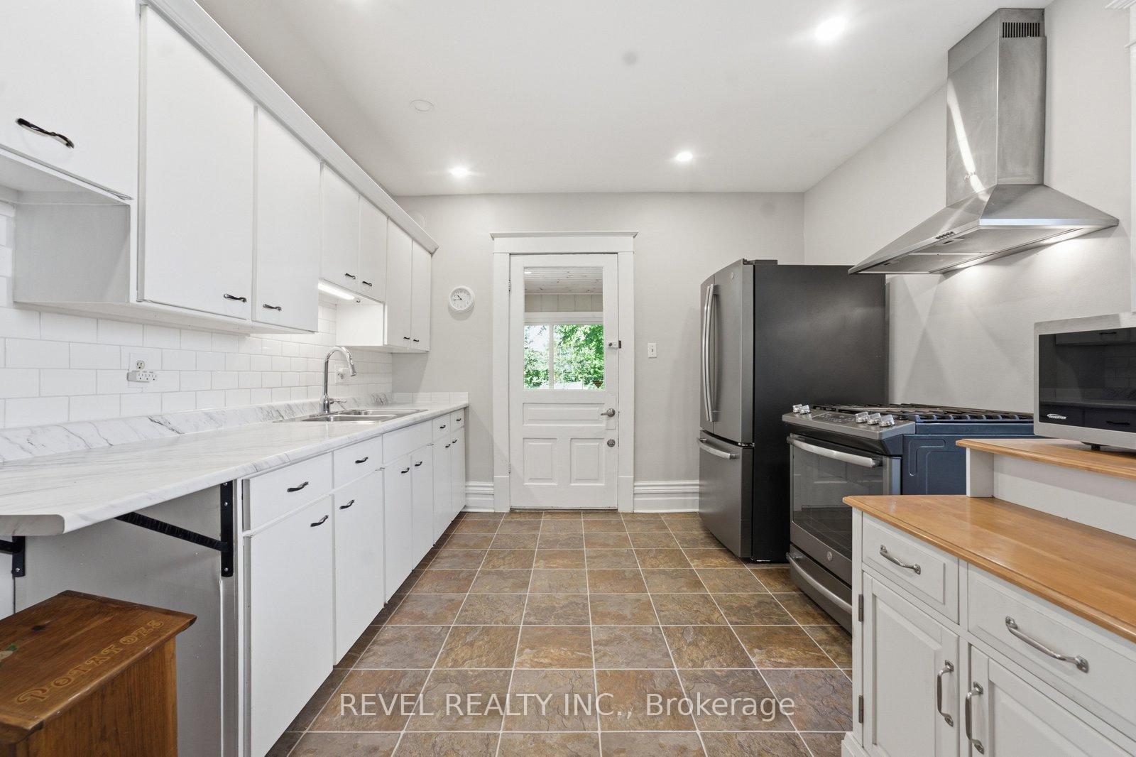 Photo 15 of 73 Grand River Street S, Brant, Paris — HOMEH