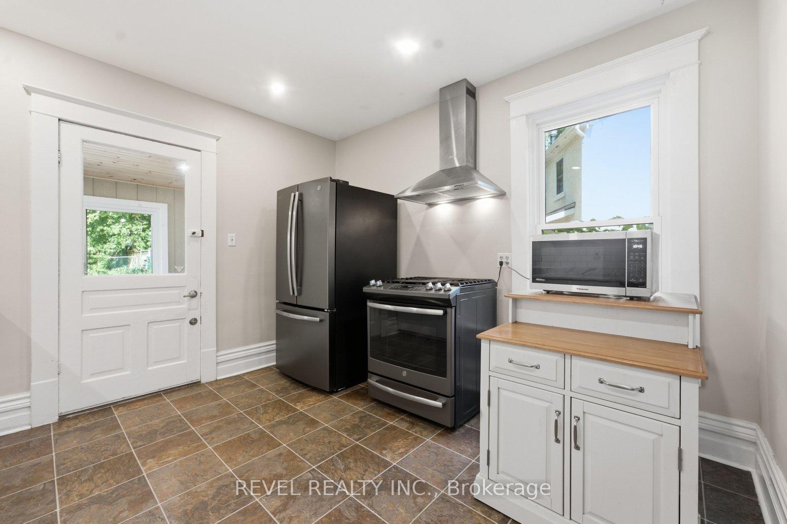 Photo 16 of 73 Grand River Street S, Brant, Paris — HOMEH