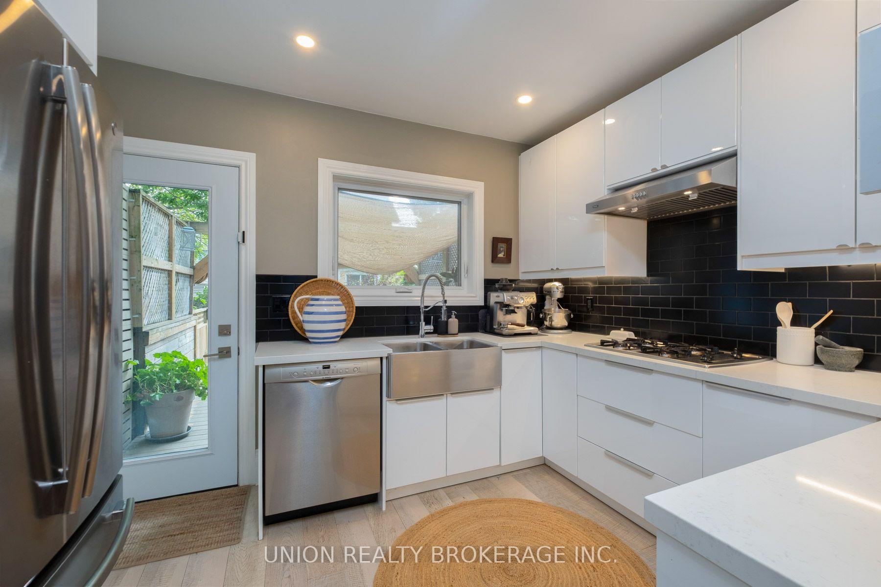 Photo 8 of 41 Turnberry Avenue, Toronto, Weston-Pellam Park — HOMEH