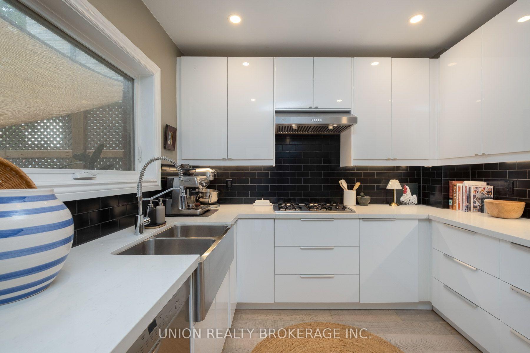 Photo 9 of 41 Turnberry Avenue, Toronto, Weston-Pellam Park — HOMEH