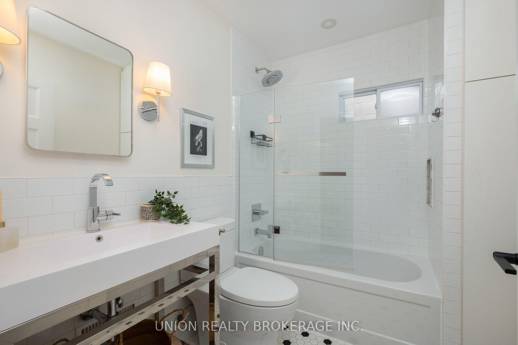 Photo 17 of 41 Turnberry Avenue, Toronto, Weston-Pellam Park — HOMEH
