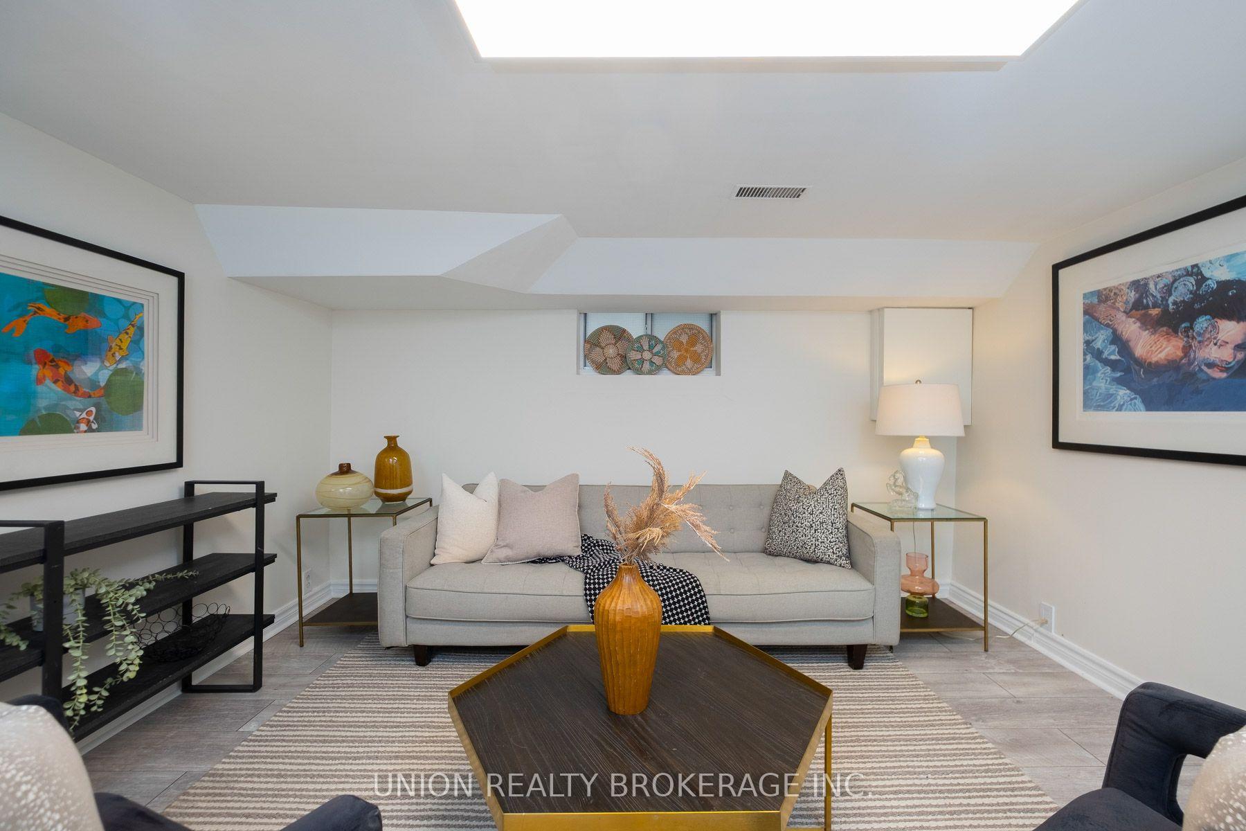 Photo 18 of 41 Turnberry Avenue, Toronto, Weston-Pellam Park — HOMEH