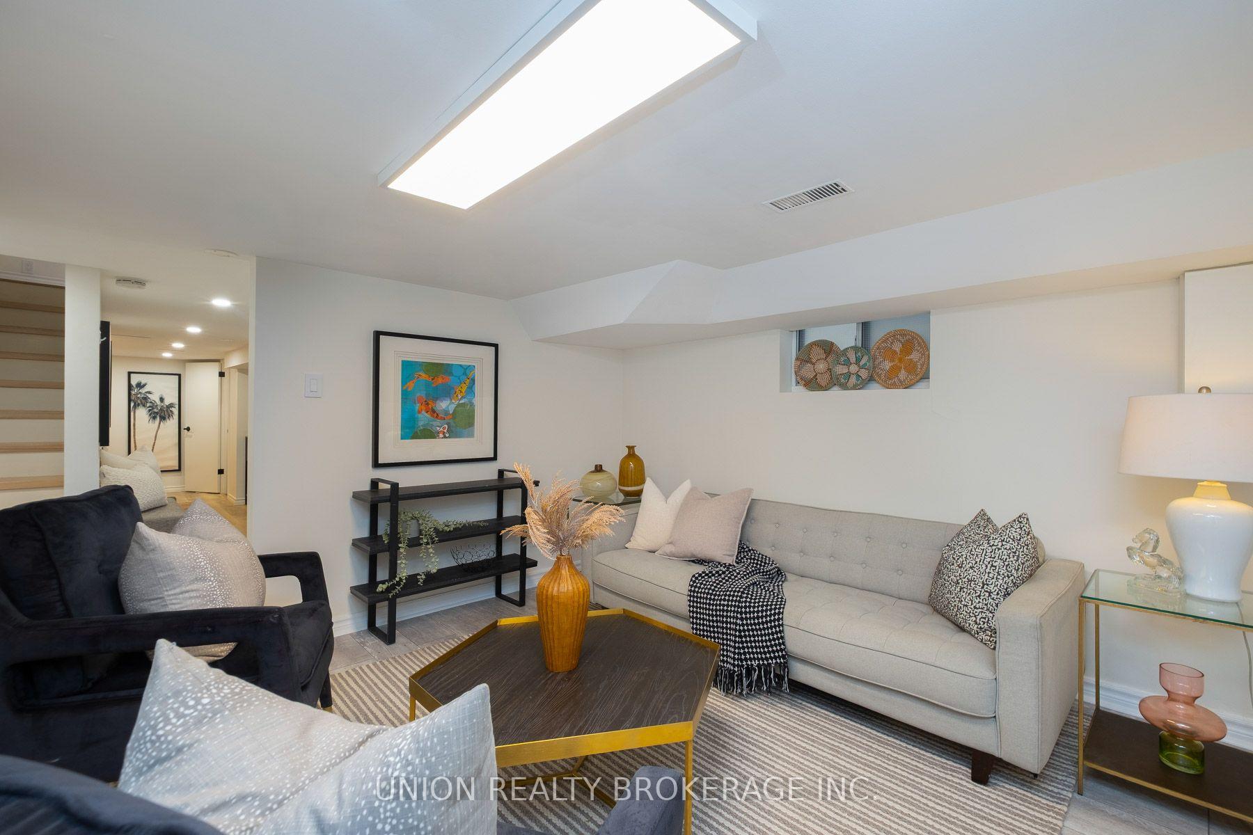 Photo 19 of 41 Turnberry Avenue, Toronto, Weston-Pellam Park — HOMEH