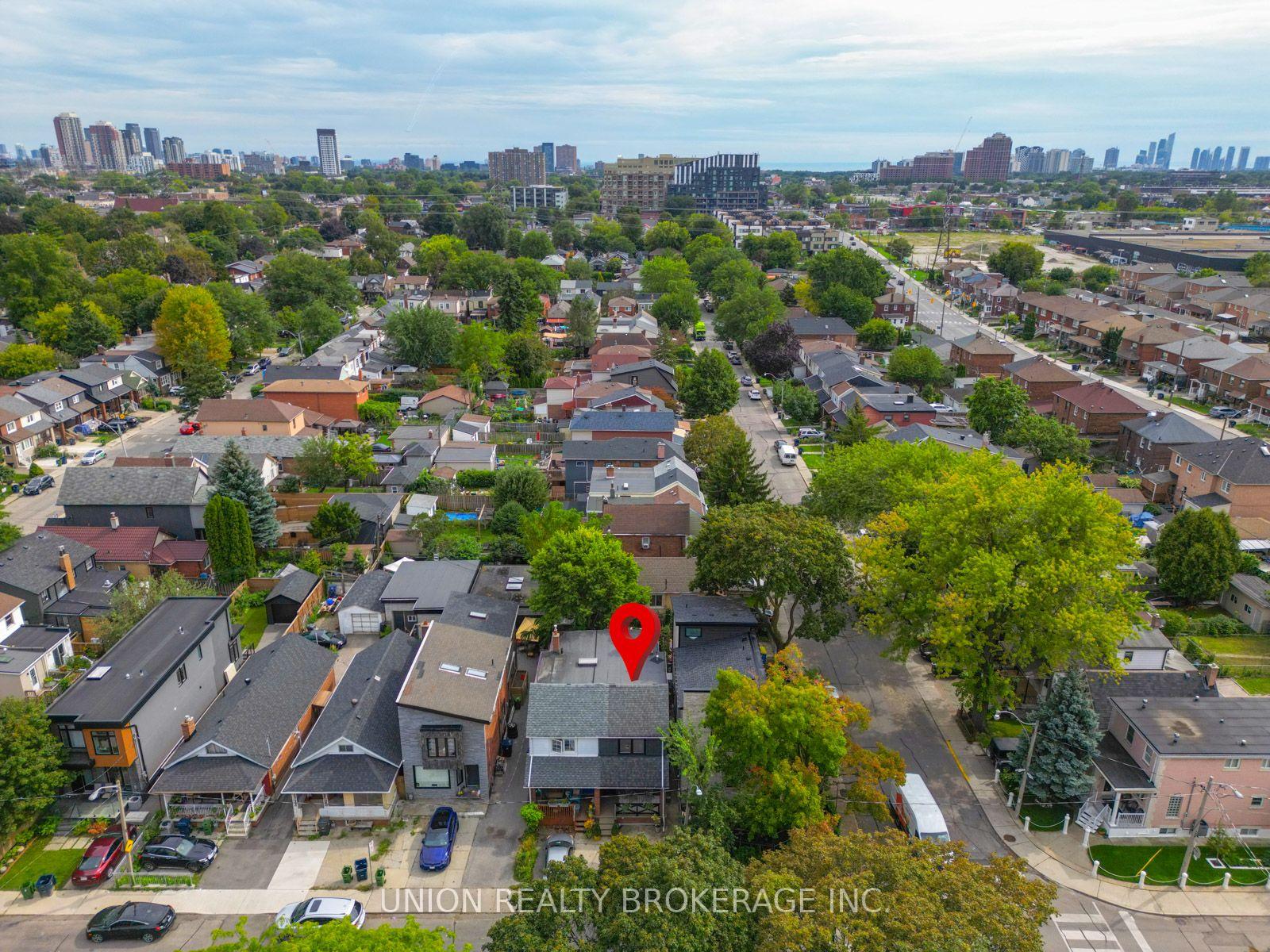 Photo 28 of 41 Turnberry Avenue, Toronto, Weston-Pellam Park — HOMEH