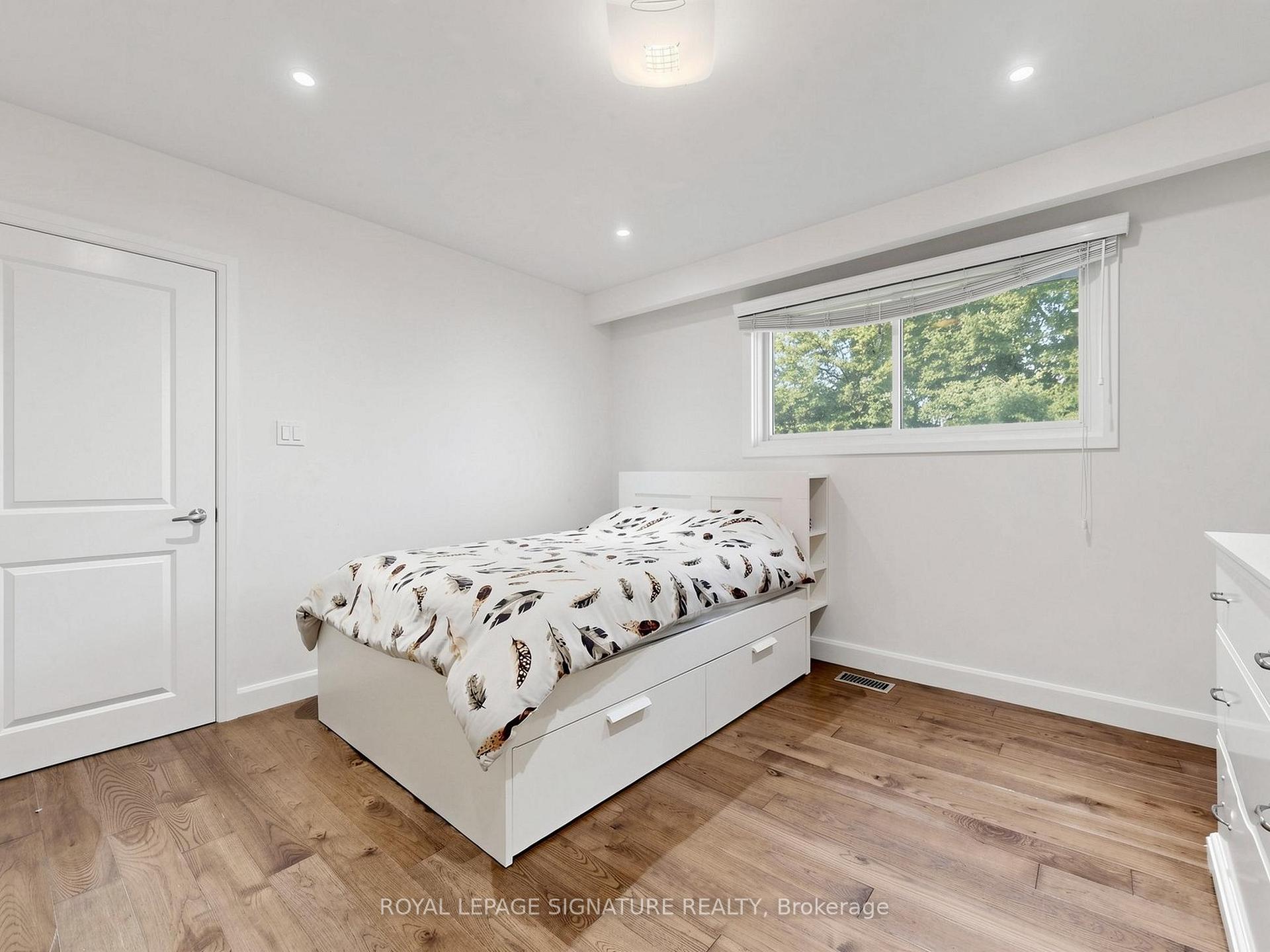 Photo 17 of 31 Tollerton Avenue, North York, Bayview Woods-Steeles — HOMEH