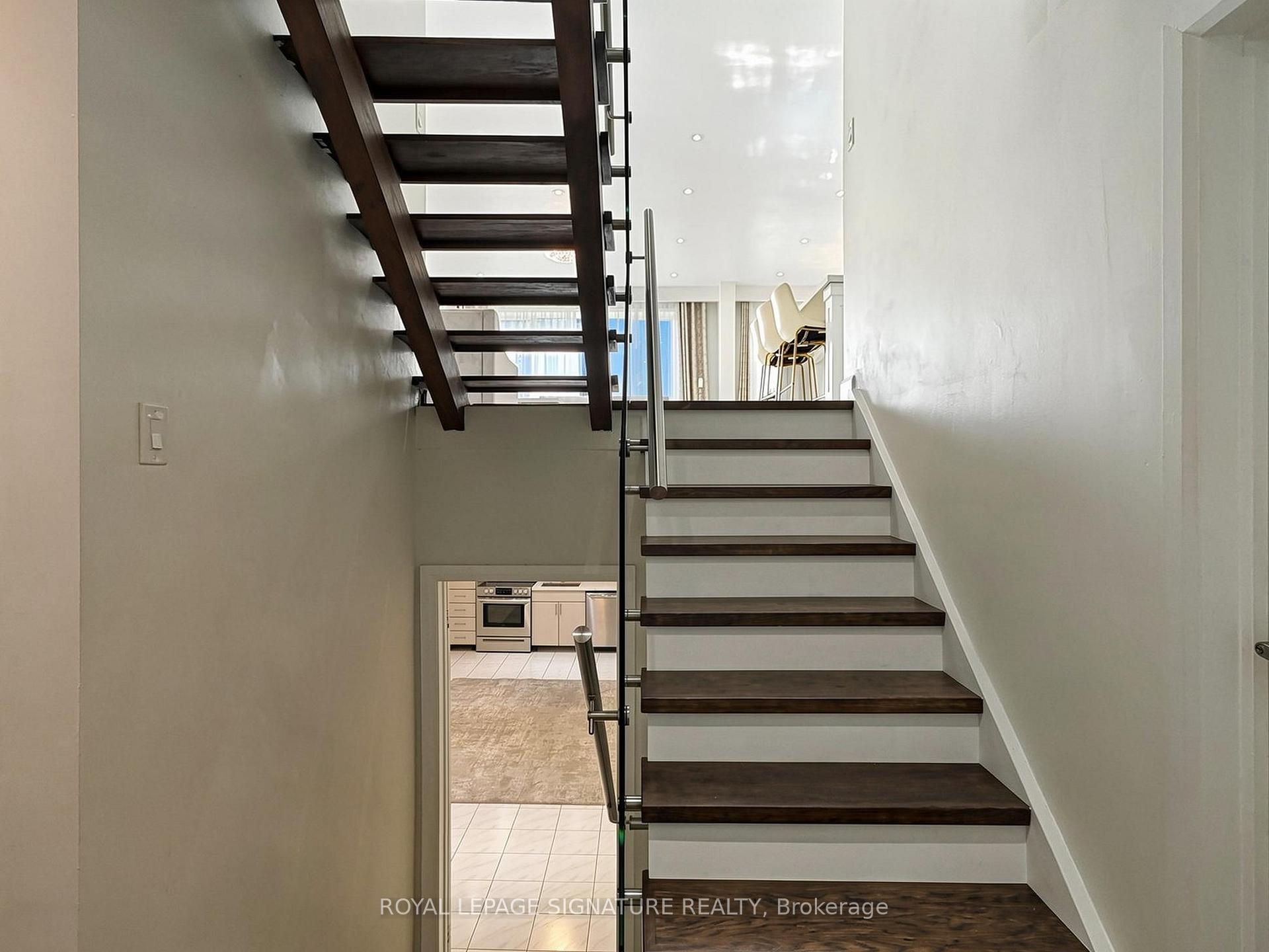 Photo 24 of 31 Tollerton Avenue, North York, Bayview Woods-Steeles — HOMEH