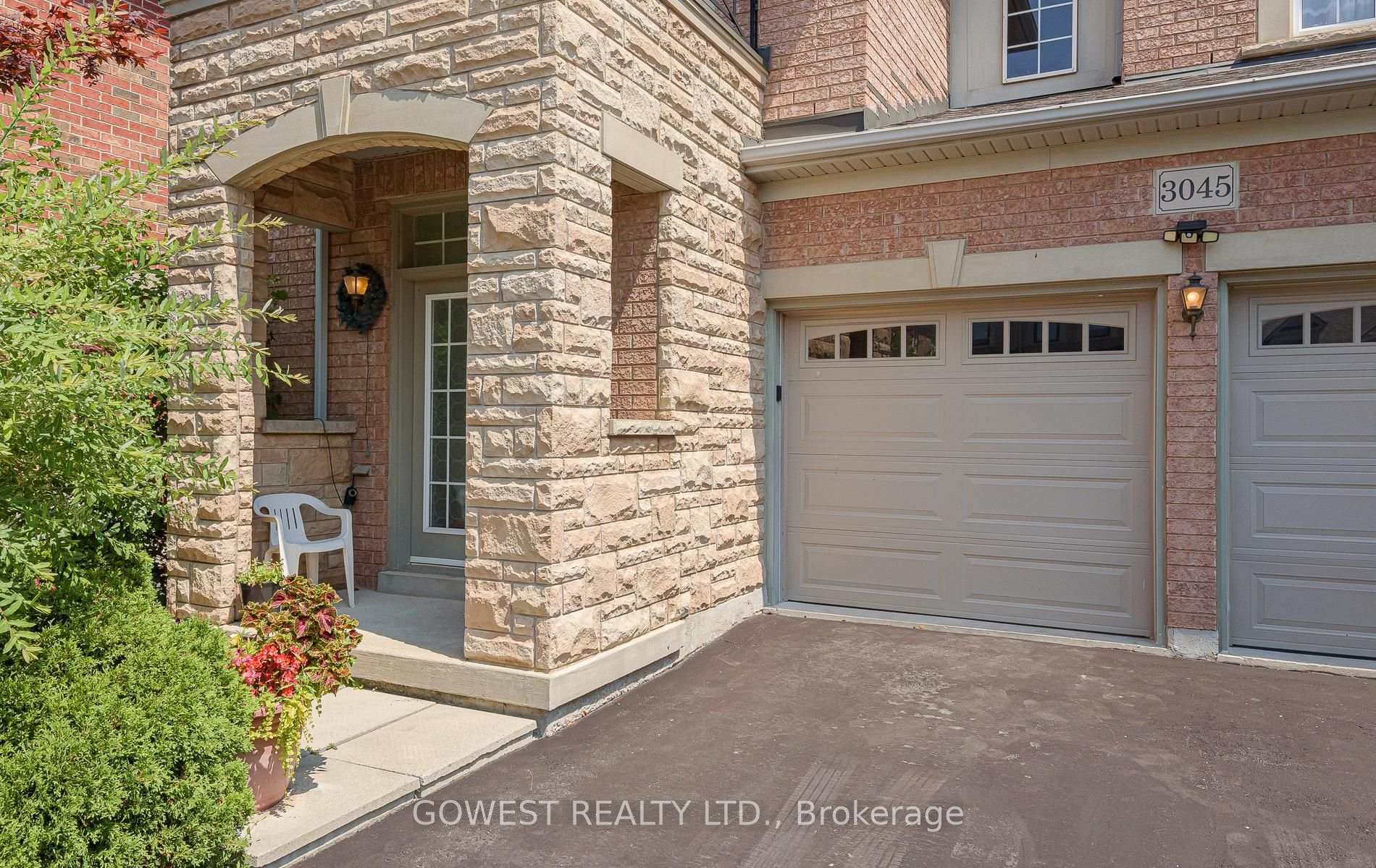 Photo 3 of 3045 Ferguson Drive, Burlington, Alton — HOMEH