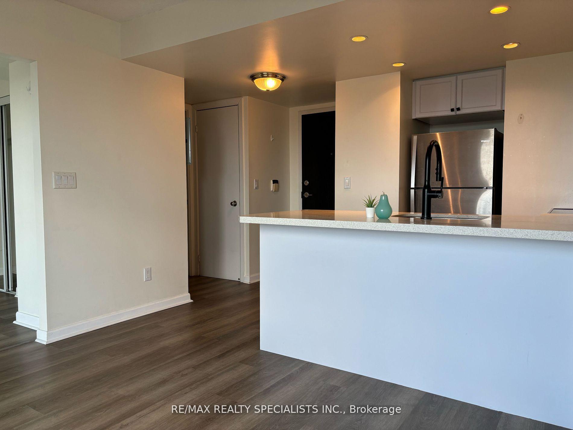 Photo 2 of Unit 2203, 8 Park Road, Toronto, Rosedale-Moore Park — HOMEH