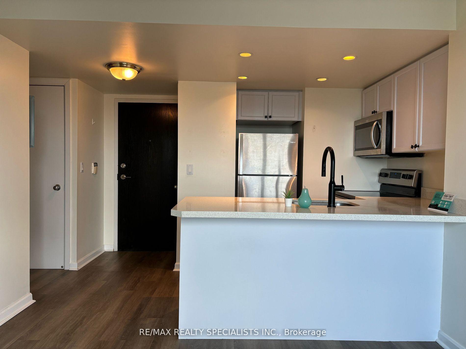 Photo 3 of Unit 2203, 8 Park Road, Toronto, Rosedale-Moore Park — HOMEH