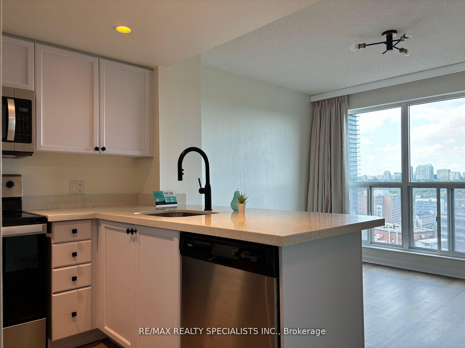 Photo 4 of Unit 2203, 8 Park Road, Toronto, Rosedale-Moore Park — HOMEH