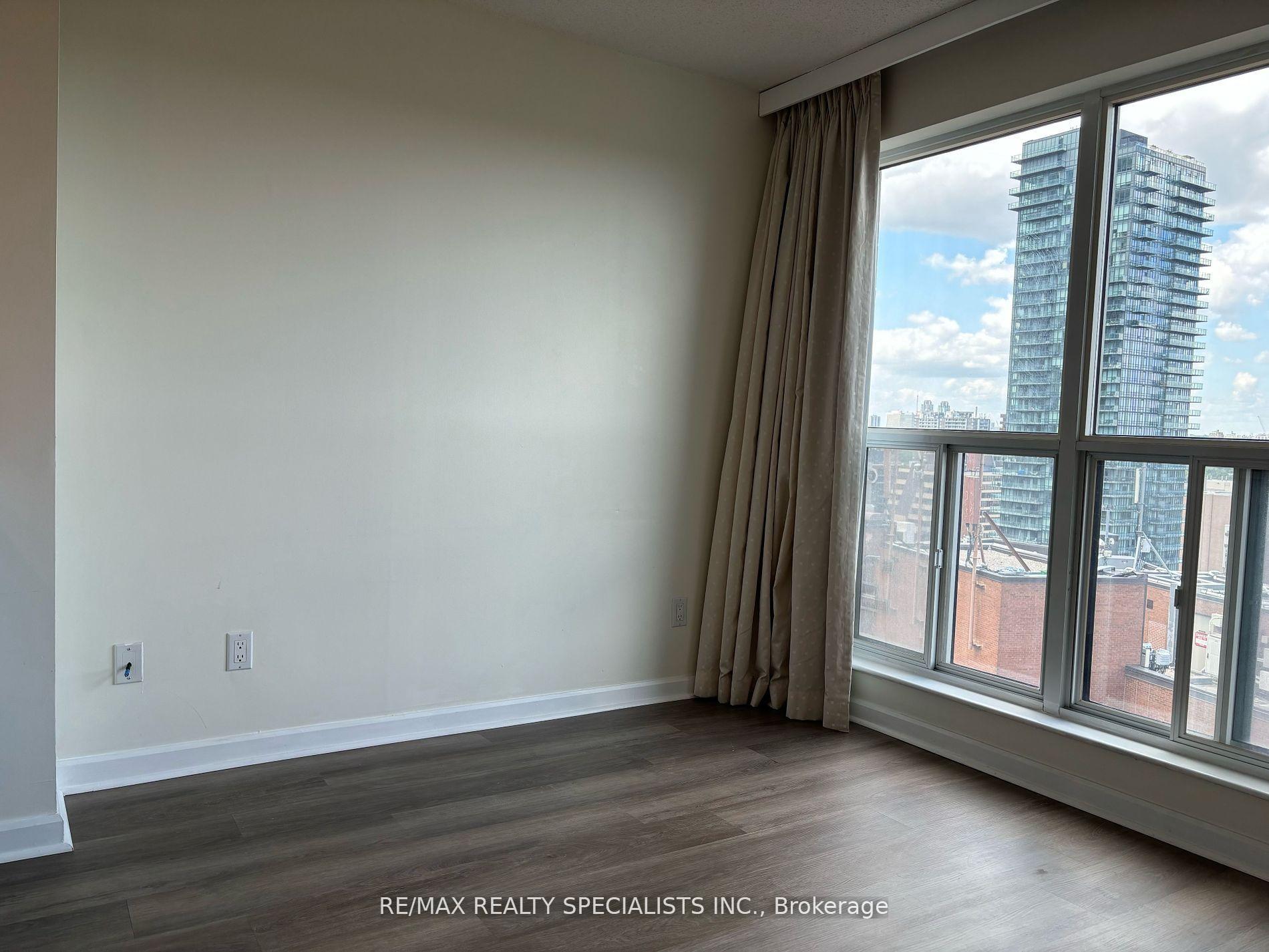 Photo 5 of Unit 2203, 8 Park Road, Toronto, Rosedale-Moore Park — HOMEH