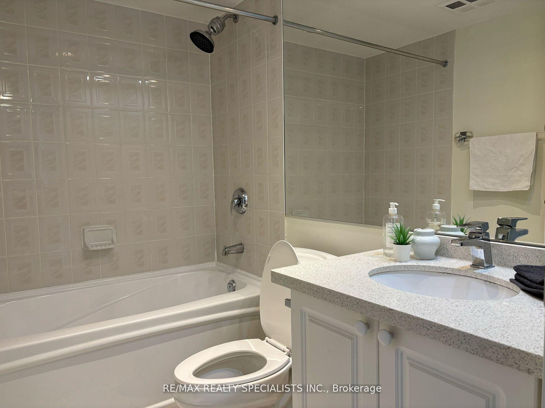 Photo 6 of Unit 2203, 8 Park Road, Toronto, Rosedale-Moore Park — HOMEH