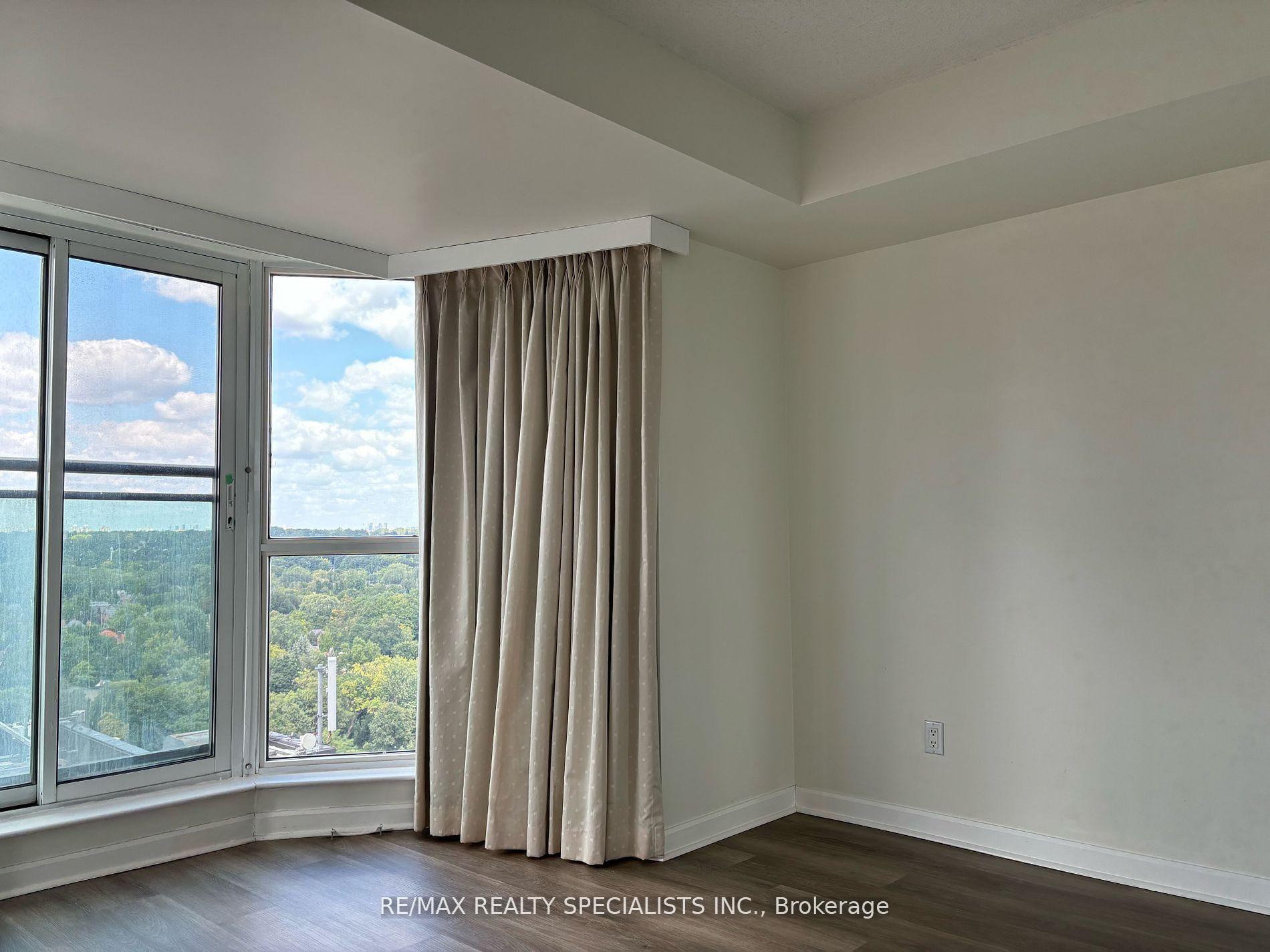 Photo 7 of Unit 2203, 8 Park Road, Toronto, Rosedale-Moore Park — HOMEH