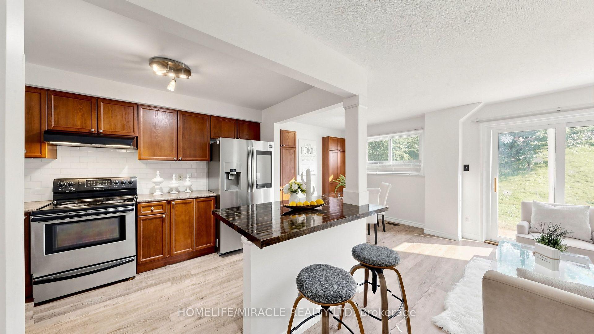Photo 10 of Unit B, 304 Bluevale Street, Waterloo, Lincoln Heights — HOMEH