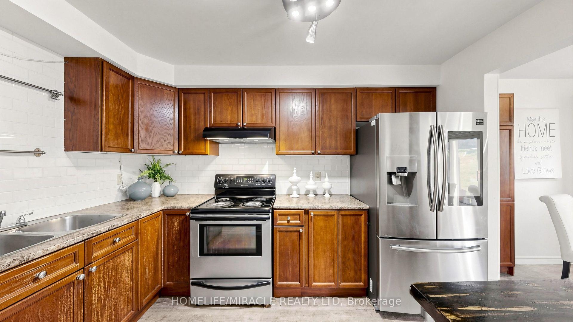 Photo 14 of Unit B, 304 Bluevale Street, Waterloo, Lincoln Heights — HOMEH