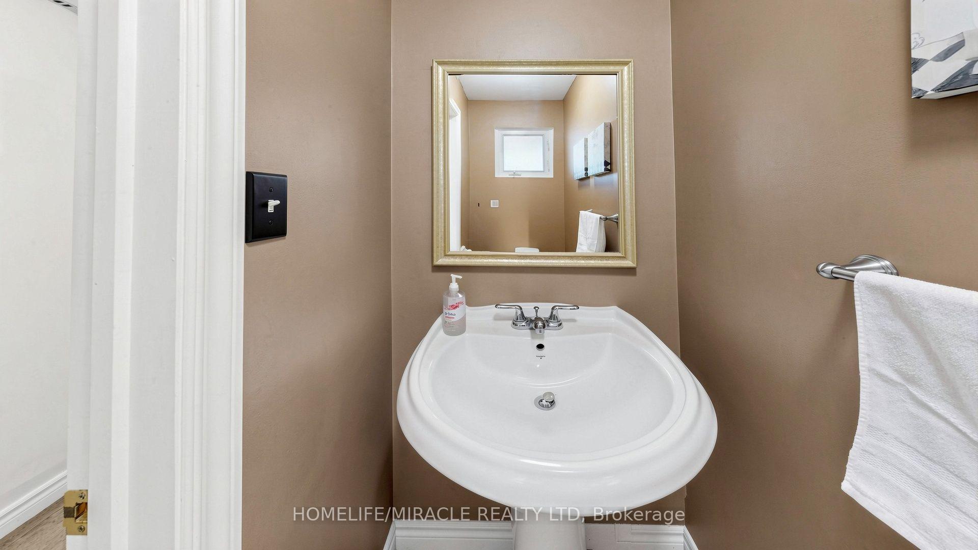 Photo 19 of Unit B, 304 Bluevale Street, Waterloo, Lincoln Heights — HOMEH