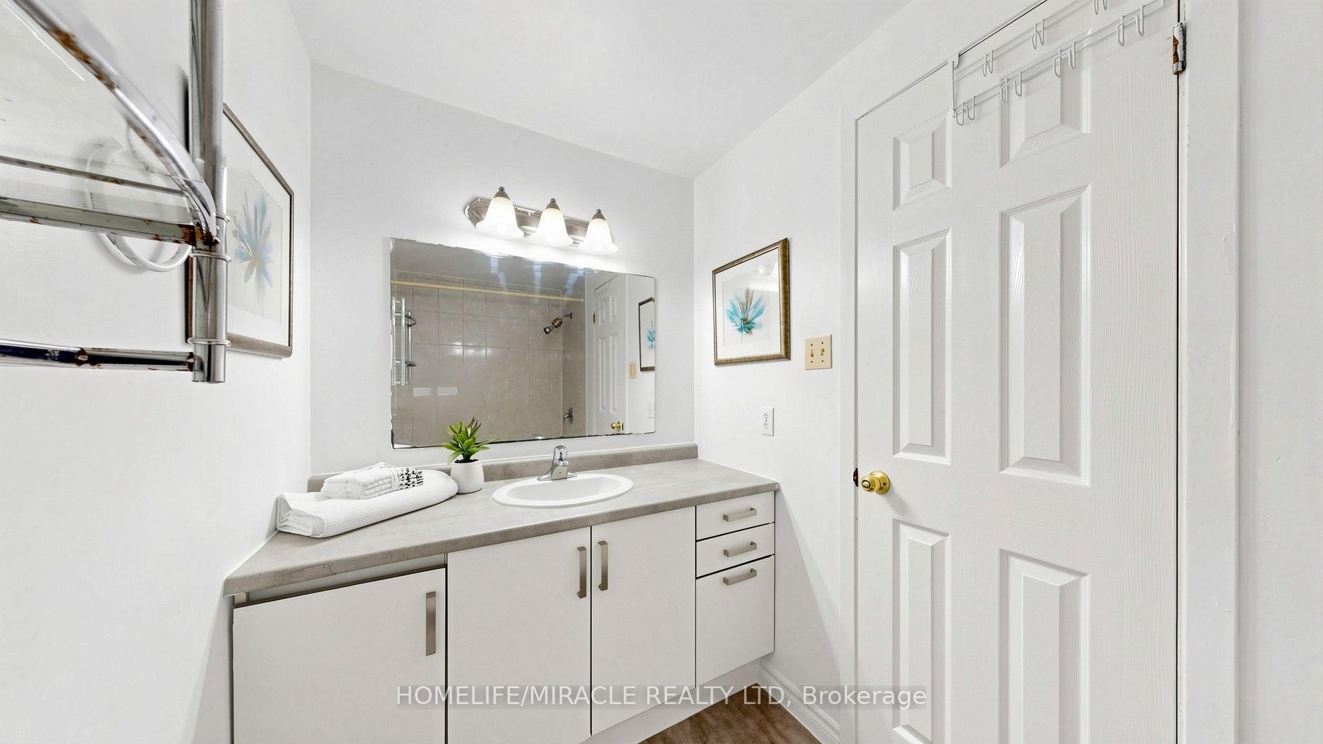 Photo 31 of Unit B, 304 Bluevale Street, Waterloo, Lincoln Heights — HOMEH