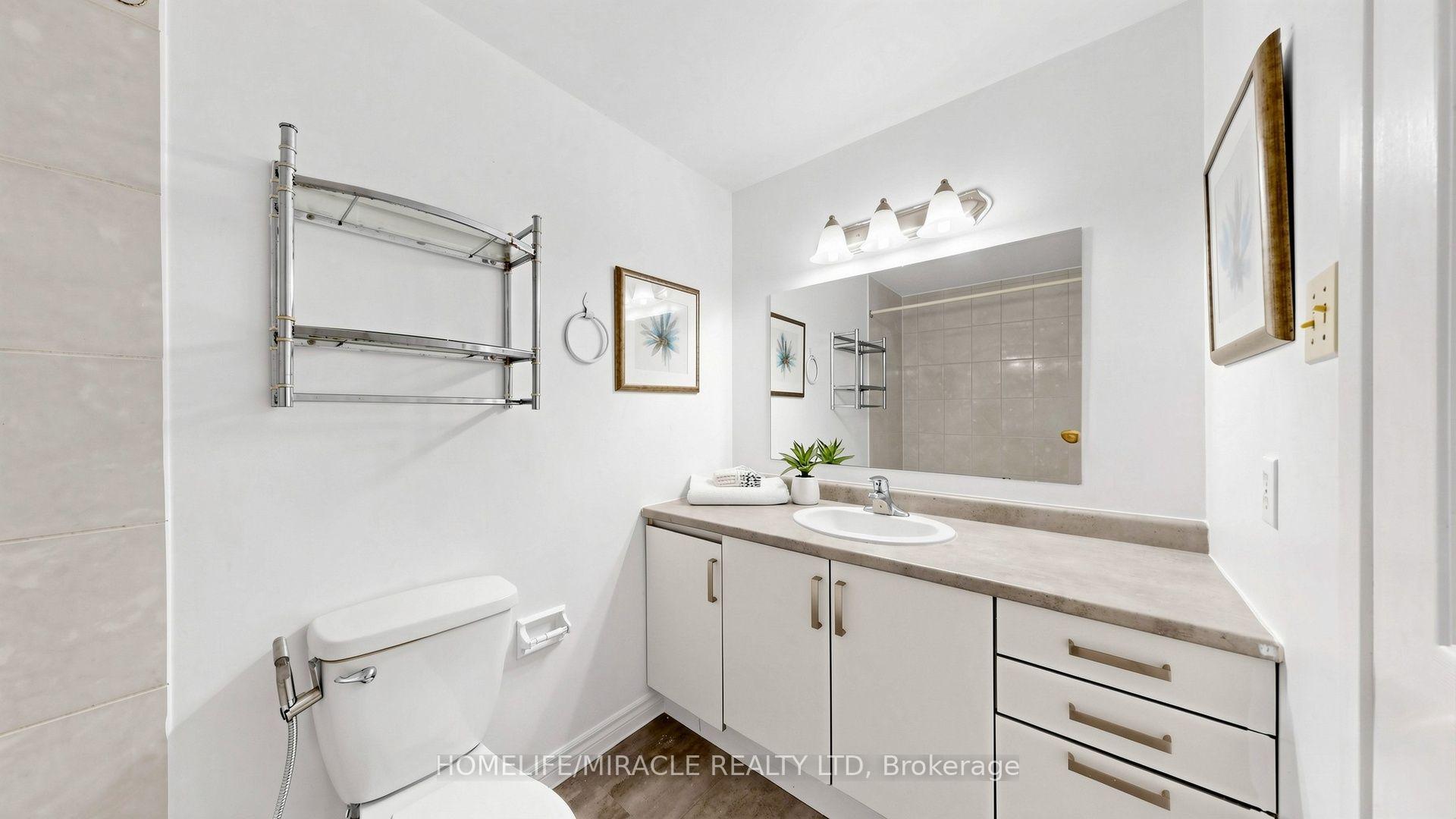 Photo 32 of Unit B, 304 Bluevale Street, Waterloo, Lincoln Heights — HOMEH
