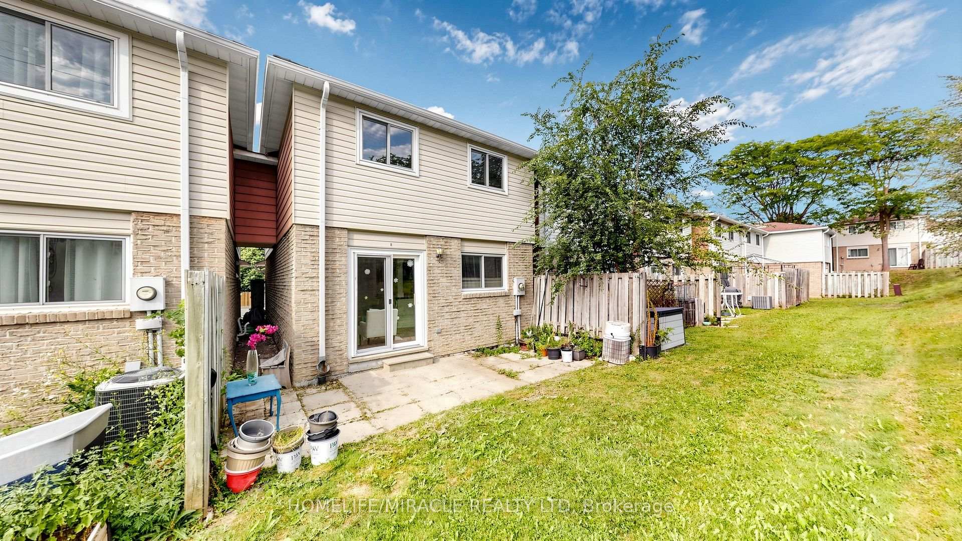 Photo 39 of Unit B, 304 Bluevale Street, Waterloo, Lincoln Heights — HOMEH