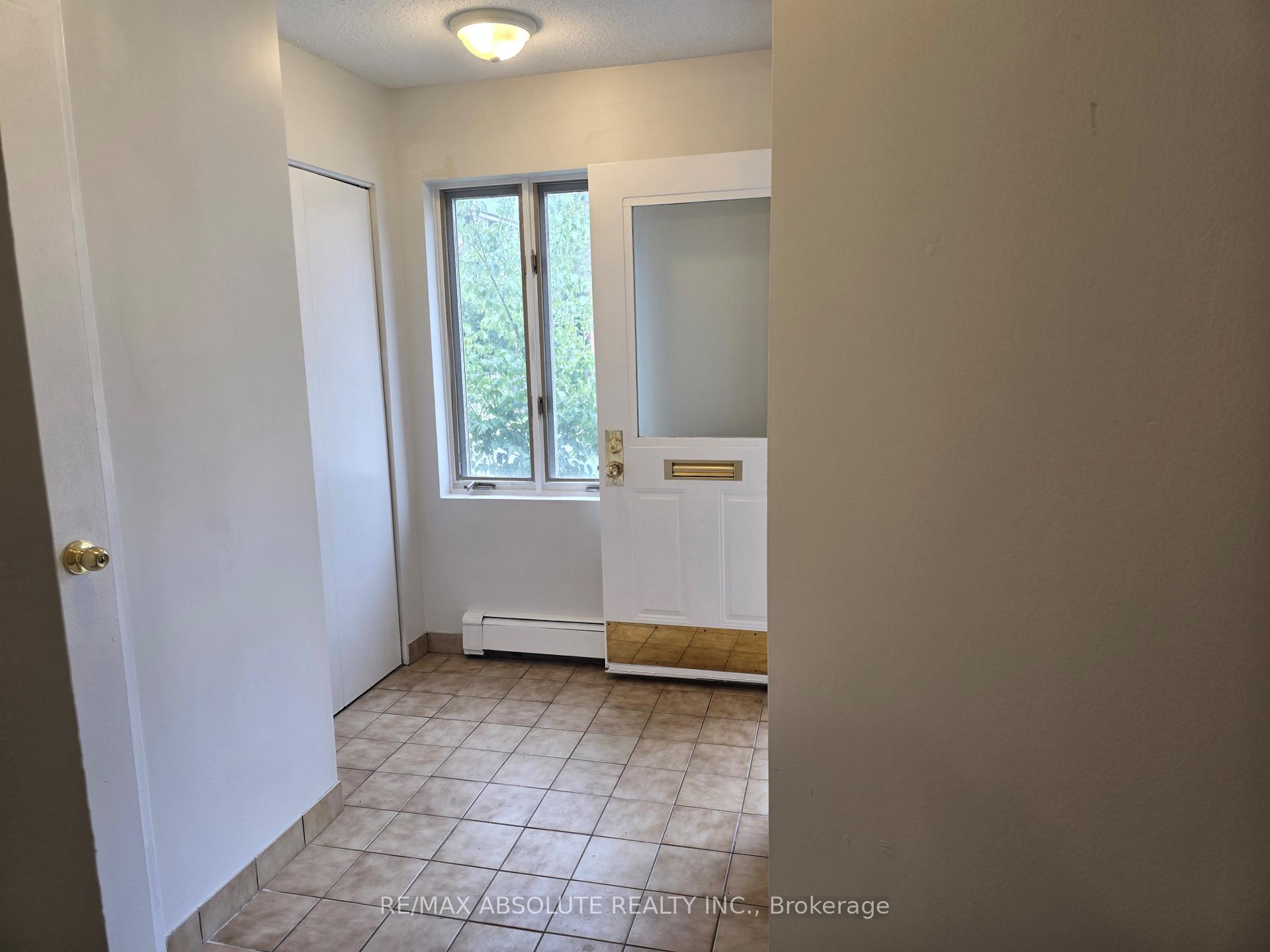 Photo 2 of 10 Crispin Private, Ottawa, Manor Park — HOMEH