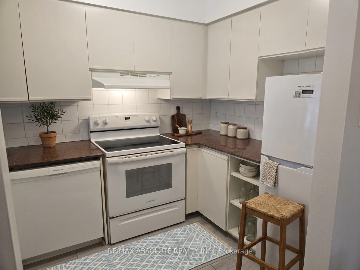 Photo 4 of 10 Crispin Private, Ottawa, Manor Park — HOMEH