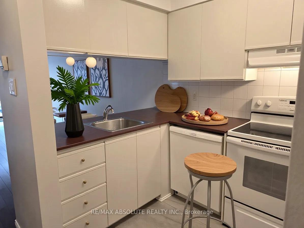 Photo 5 of 10 Crispin Private, Ottawa, Manor Park — HOMEH