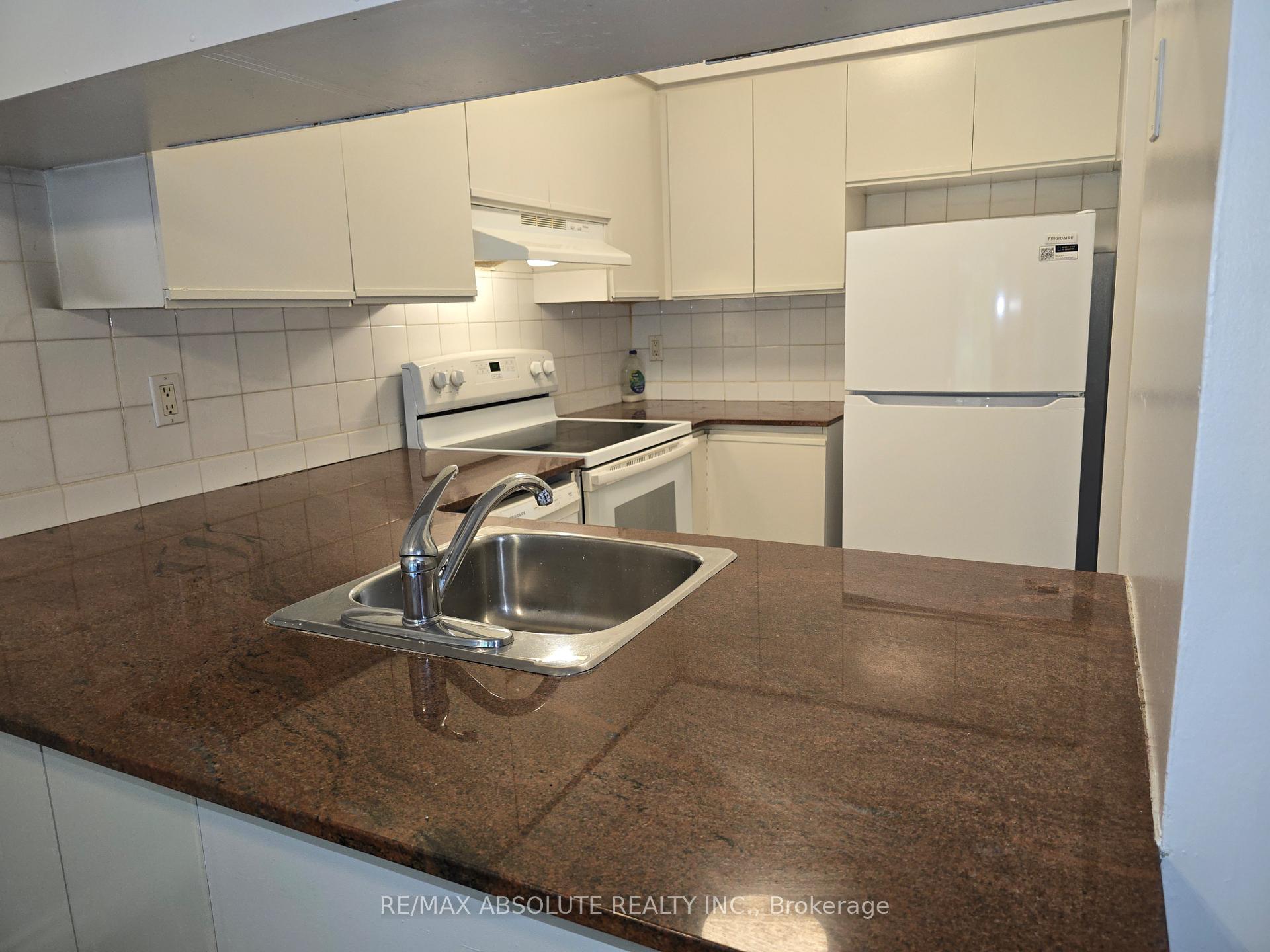 Photo 6 of 10 Crispin Private, Ottawa, Manor Park — HOMEH