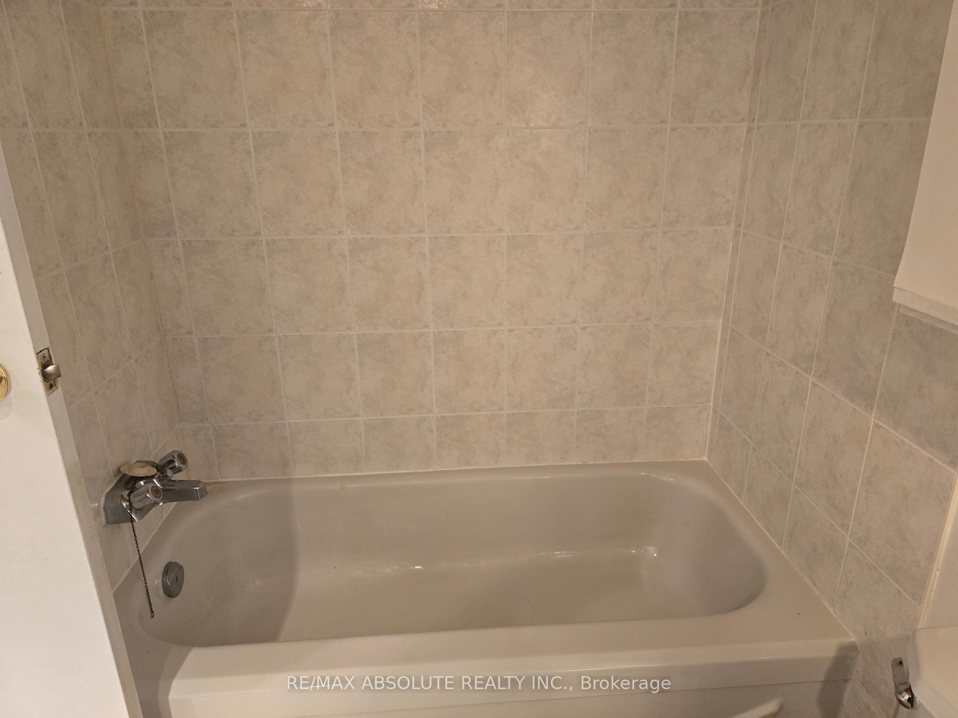 Photo 12 of 10 Crispin Private, Ottawa, Manor Park — HOMEH