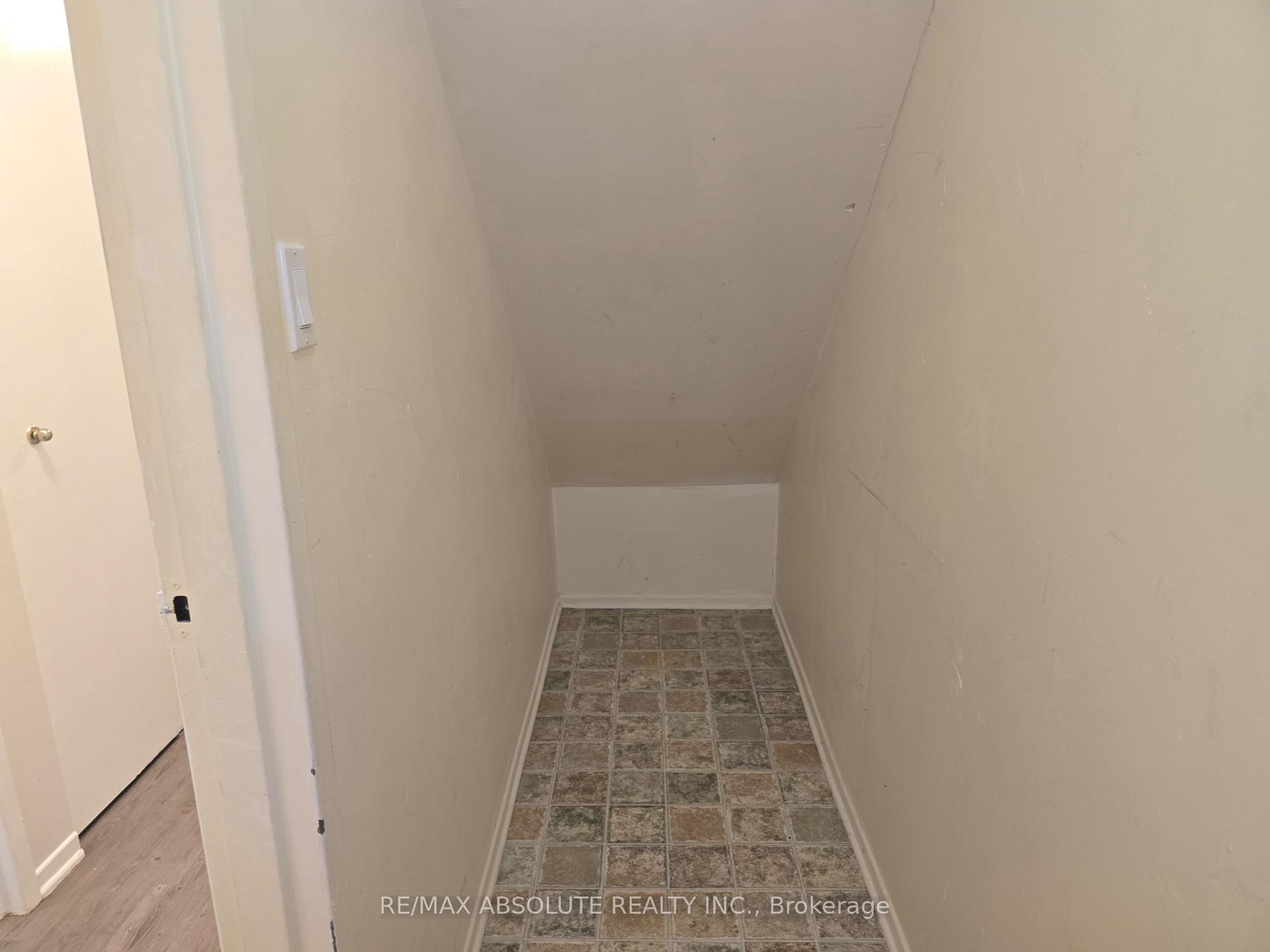 Photo 16 of 10 Crispin Private, Ottawa, Manor Park — HOMEH