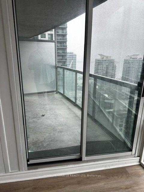 Photo 4 of Unit 3212, 30 Grand Trunk Crescent, Toronto, Waterfront Communities — HOMEH