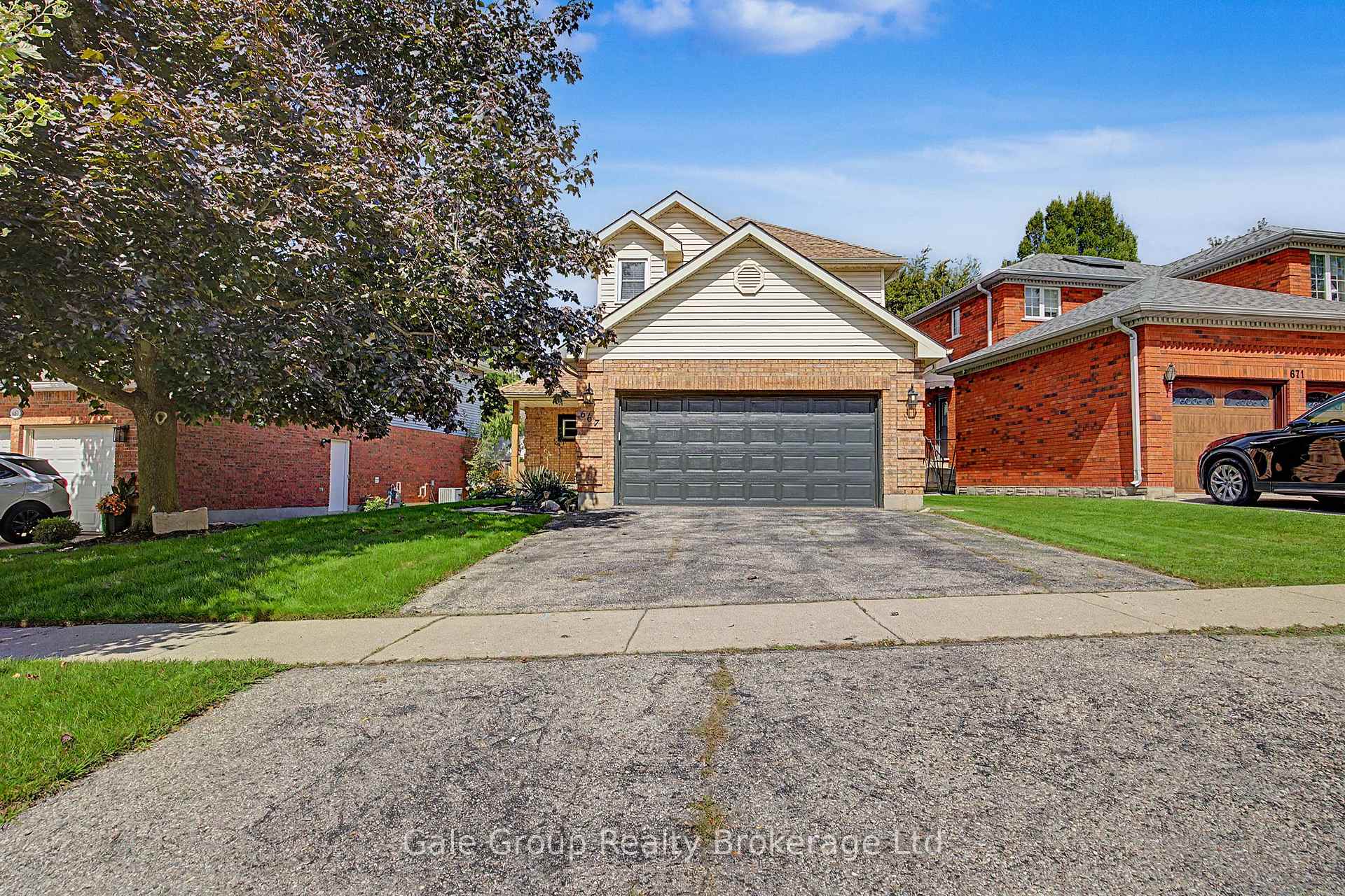 Photo of 667 Springbank Avenue N