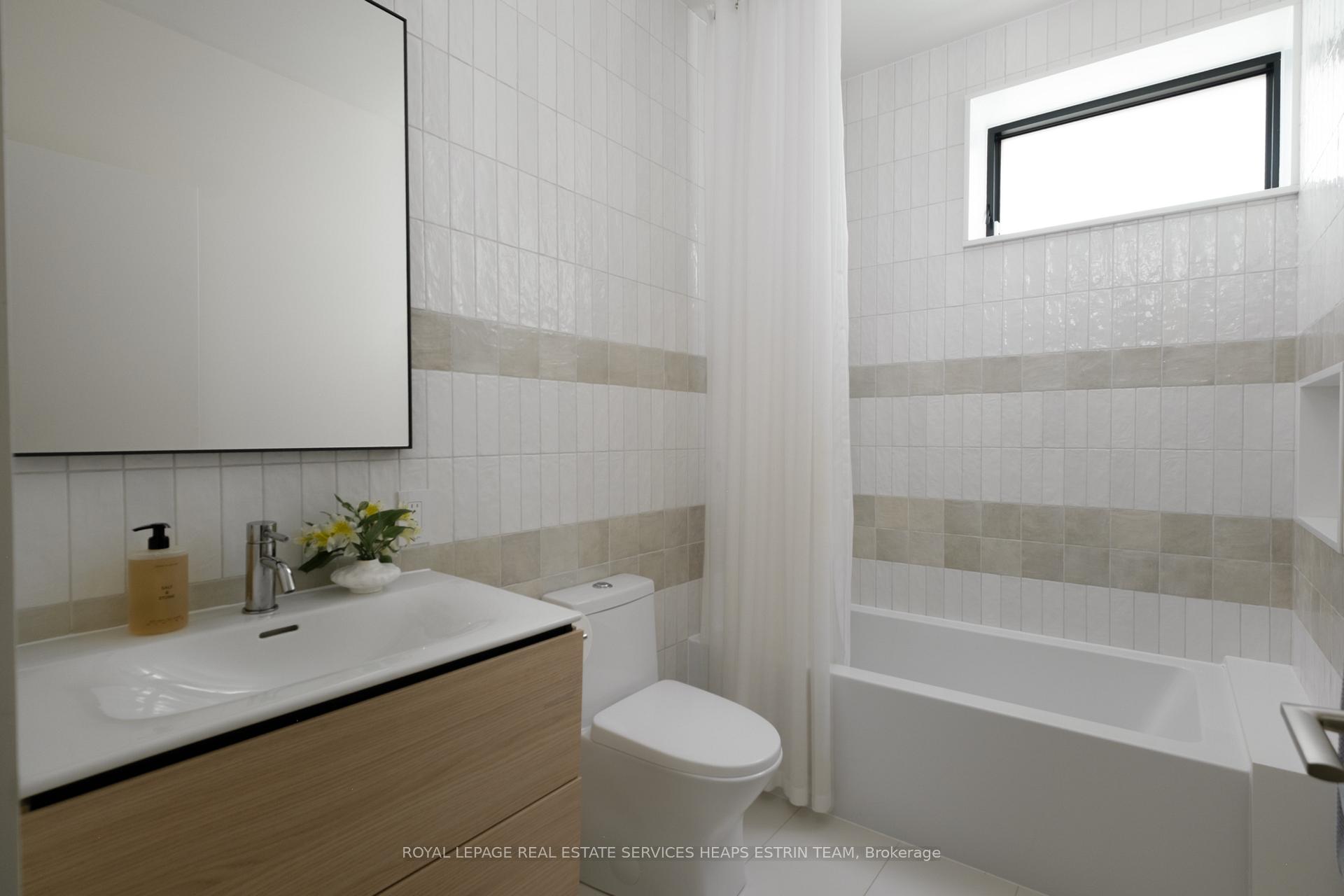 Photo 32 of 42 Clarendon Avenue, Toronto, Casa Loma — HOMEH
