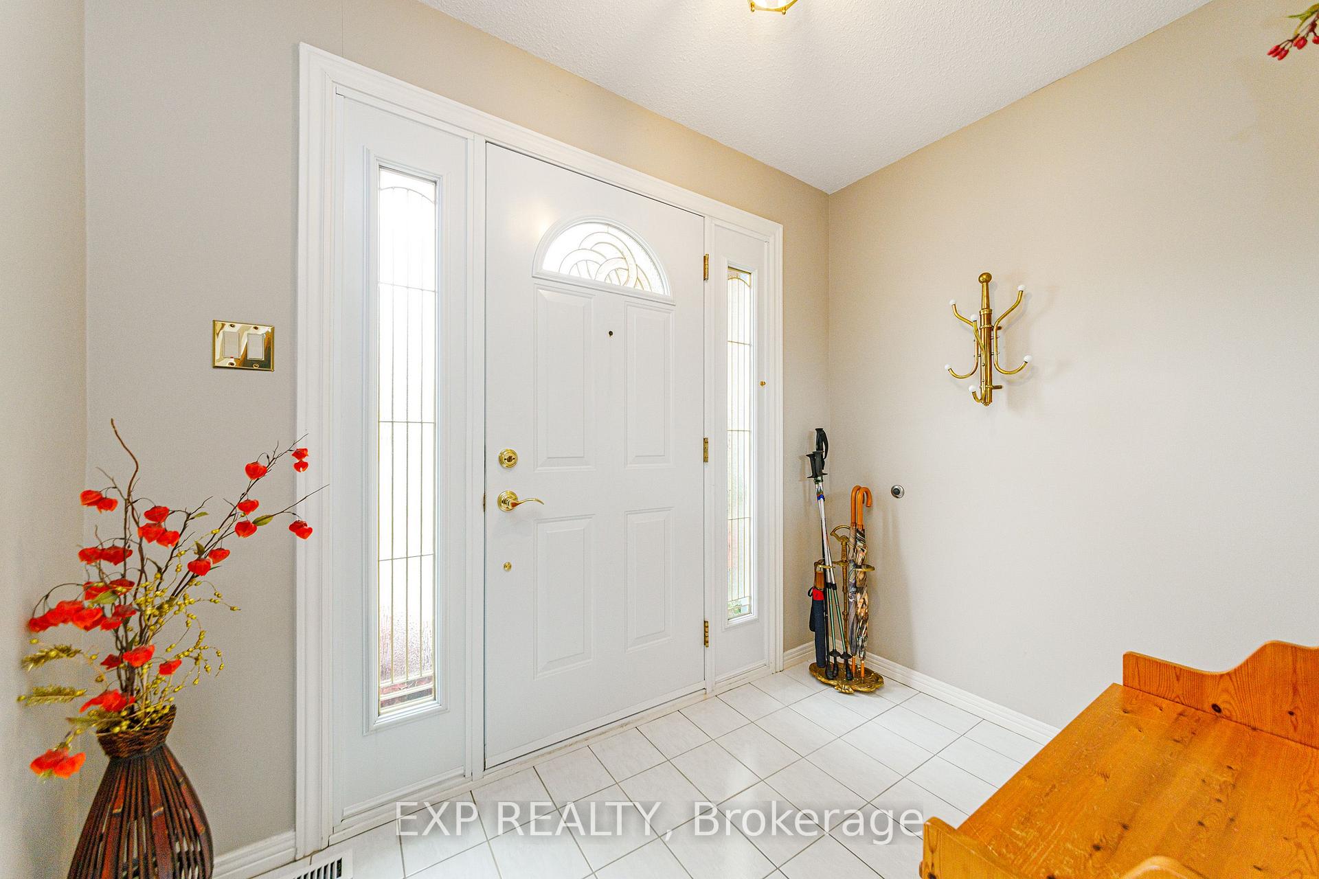 Photo 3 of 1166 Bordeau Grove, Ottawa, Convent Glen — HOMEH