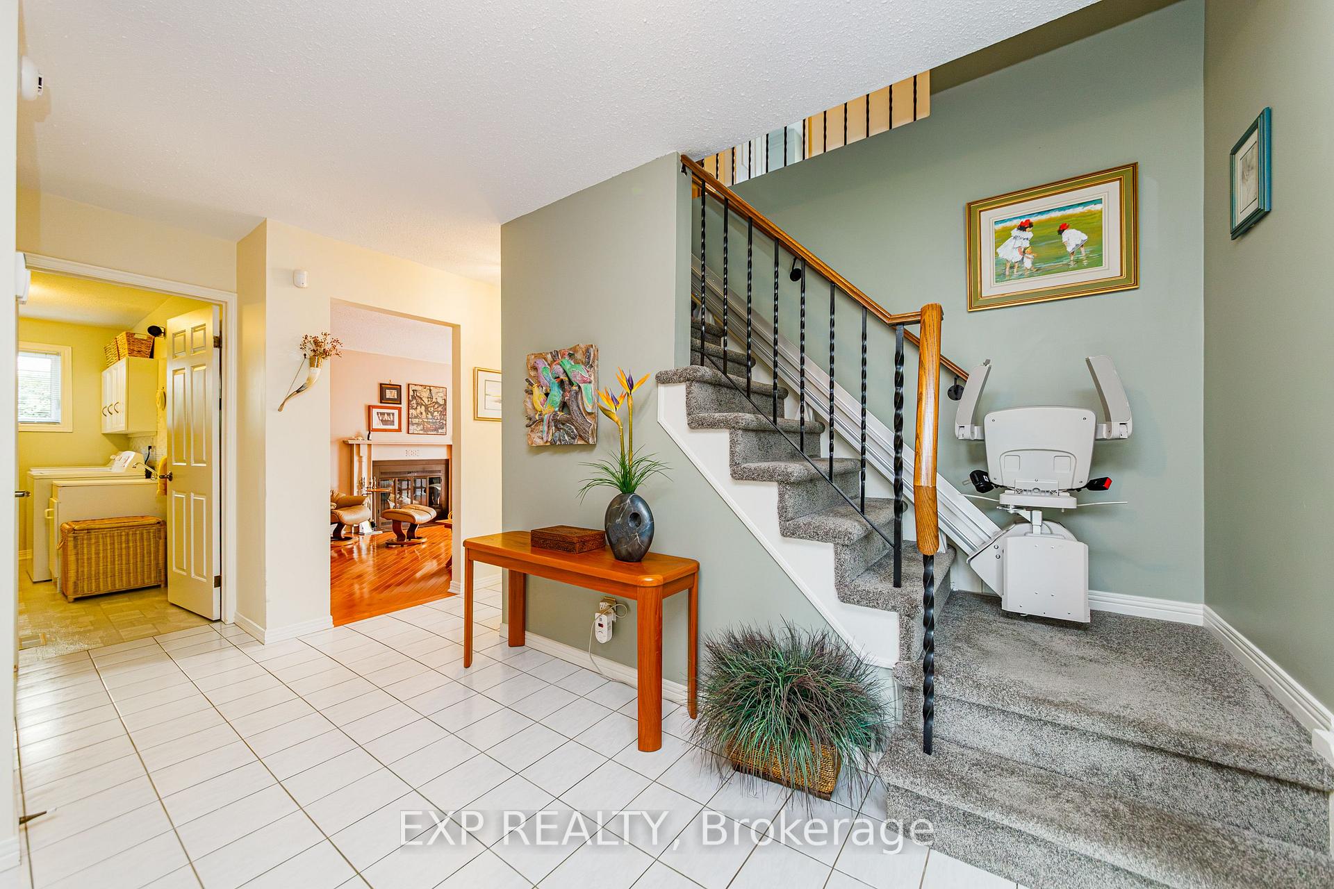 Photo 5 of 1166 Bordeau Grove, Ottawa, Convent Glen — HOMEH