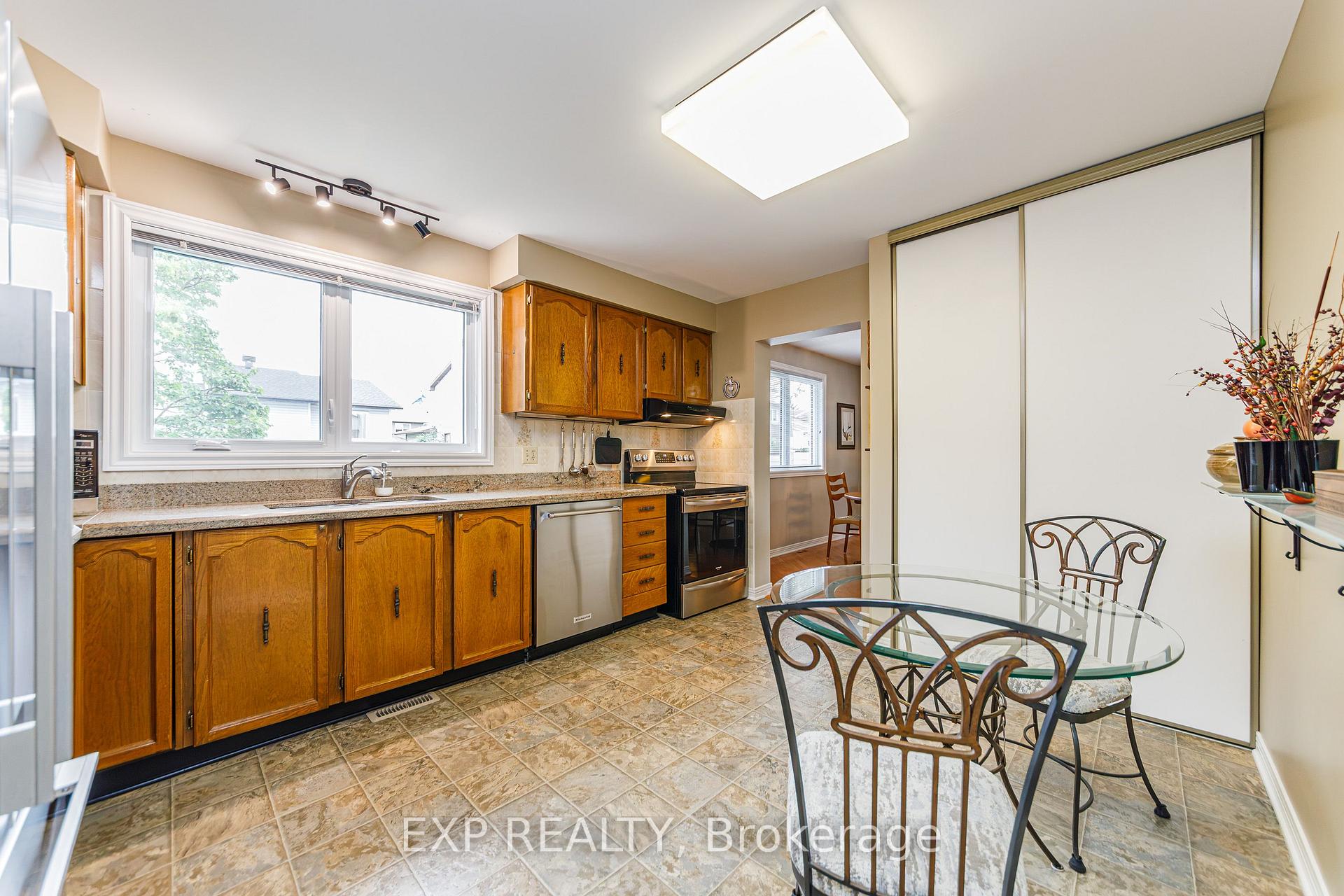 Photo 14 of 1166 Bordeau Grove, Ottawa, Convent Glen — HOMEH