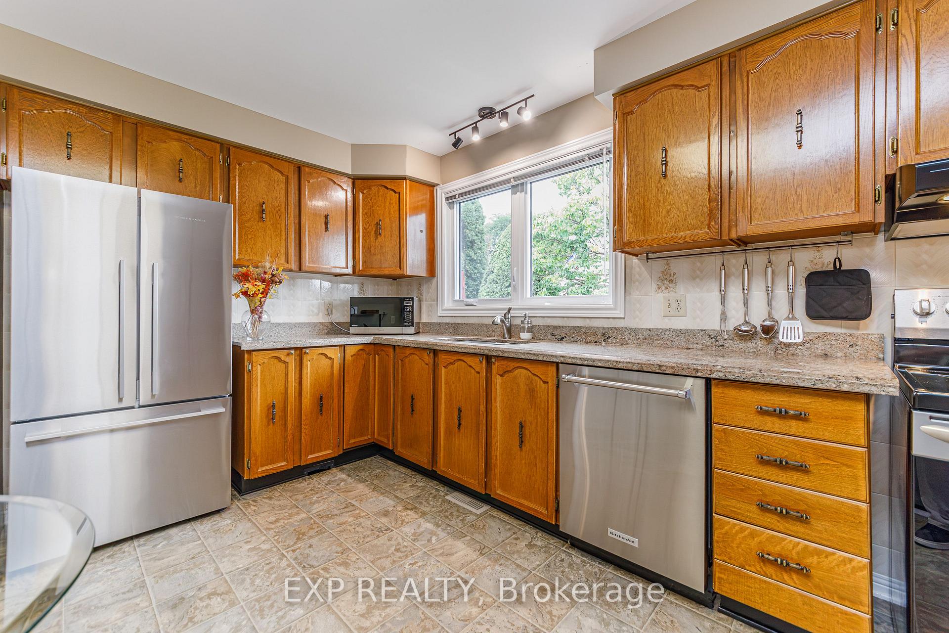 Photo 15 of 1166 Bordeau Grove, Ottawa, Convent Glen — HOMEH