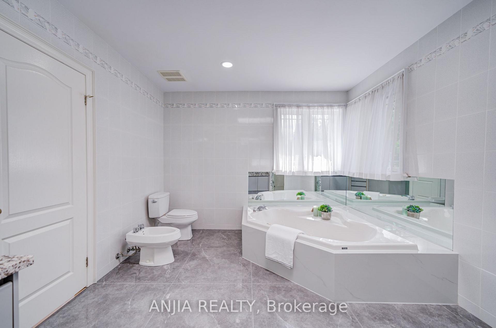 Photo 34 of 63 Beckenridge Drive, Markham, Milliken Mills East — HOMEH