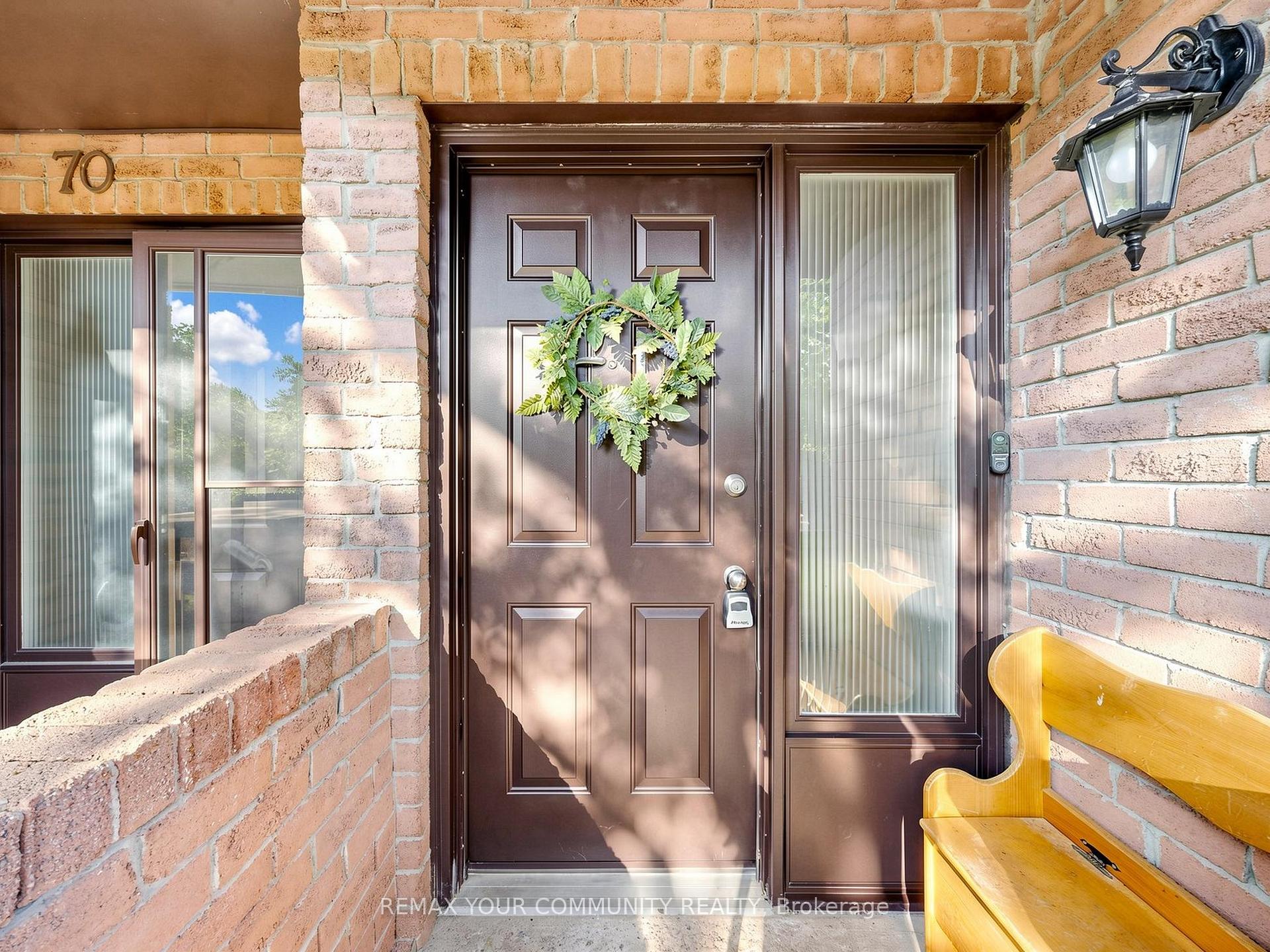 Photo 3 of Unit 16, 72 Ashglen Way, Markham, Unionville — HOMEH