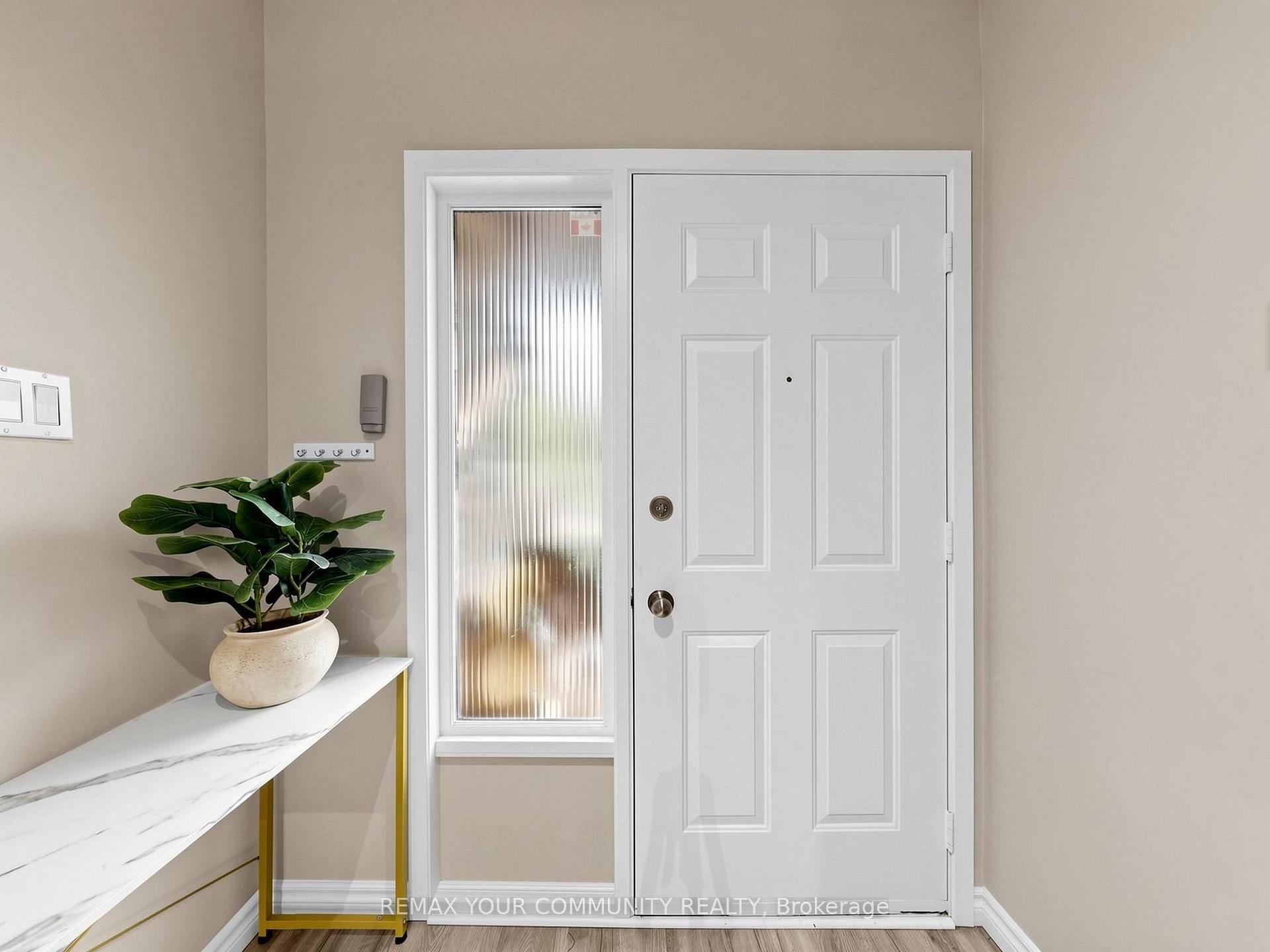 Photo 5 of Unit 16, 72 Ashglen Way, Markham, Unionville — HOMEH
