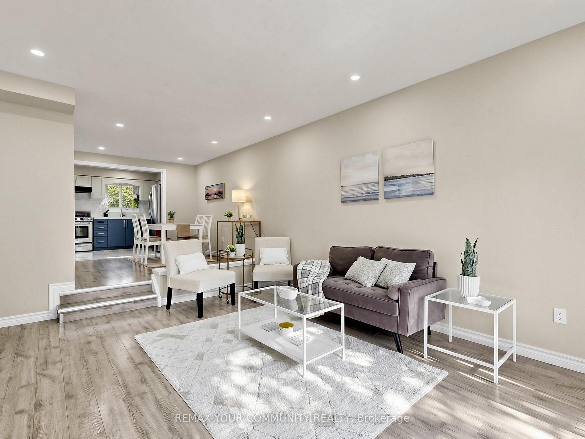 Photo 6 of Unit 16, 72 Ashglen Way, Markham, Unionville — HOMEH